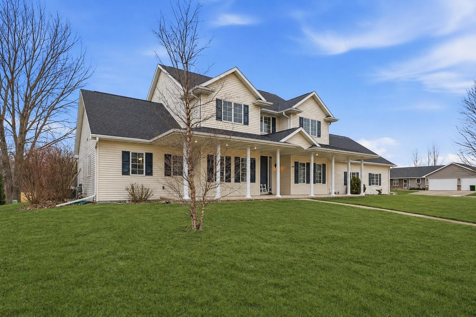N9005 Blackoak St, Menasha, WI 54952