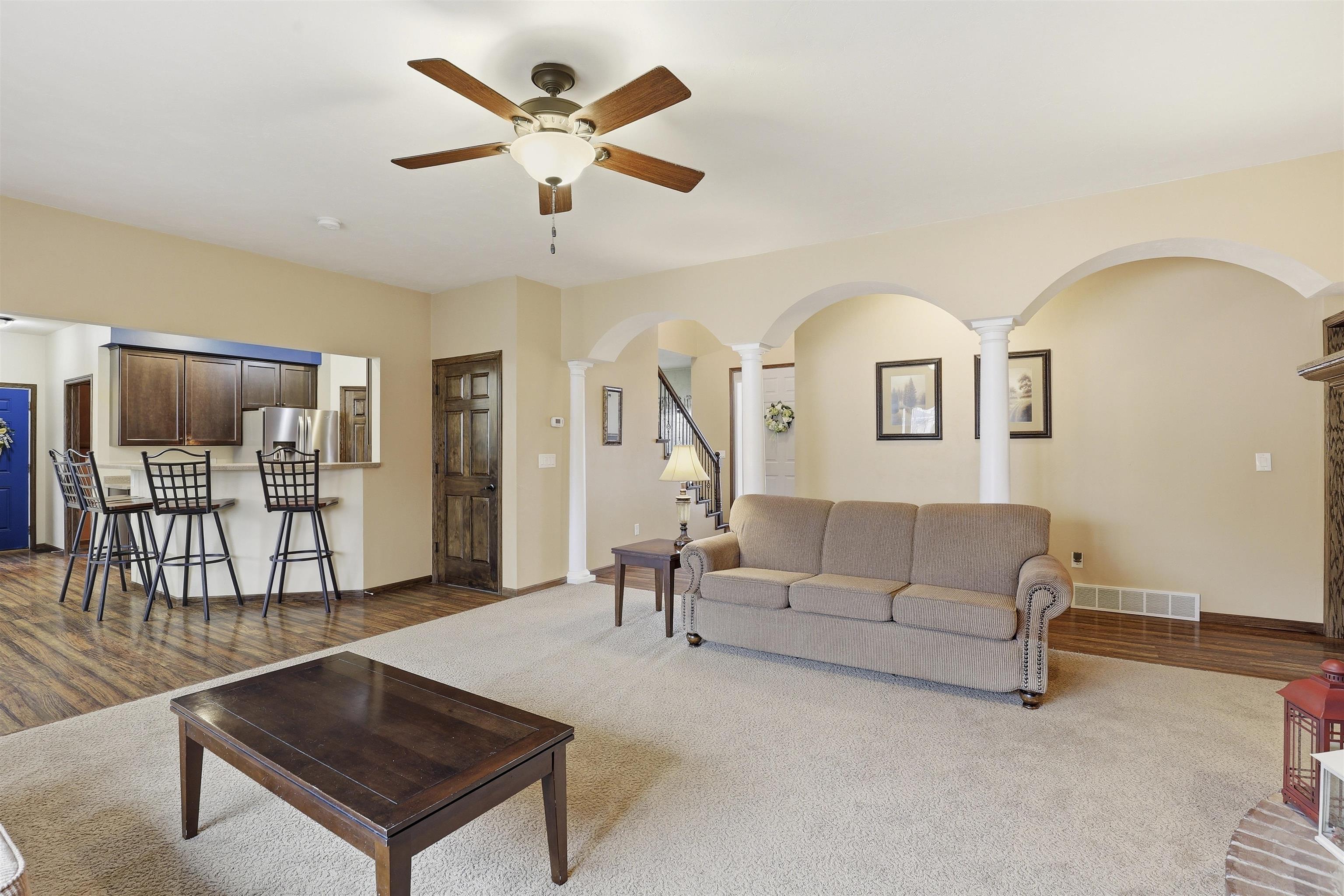 N9005 Blackoak St, Menasha, WI 54952