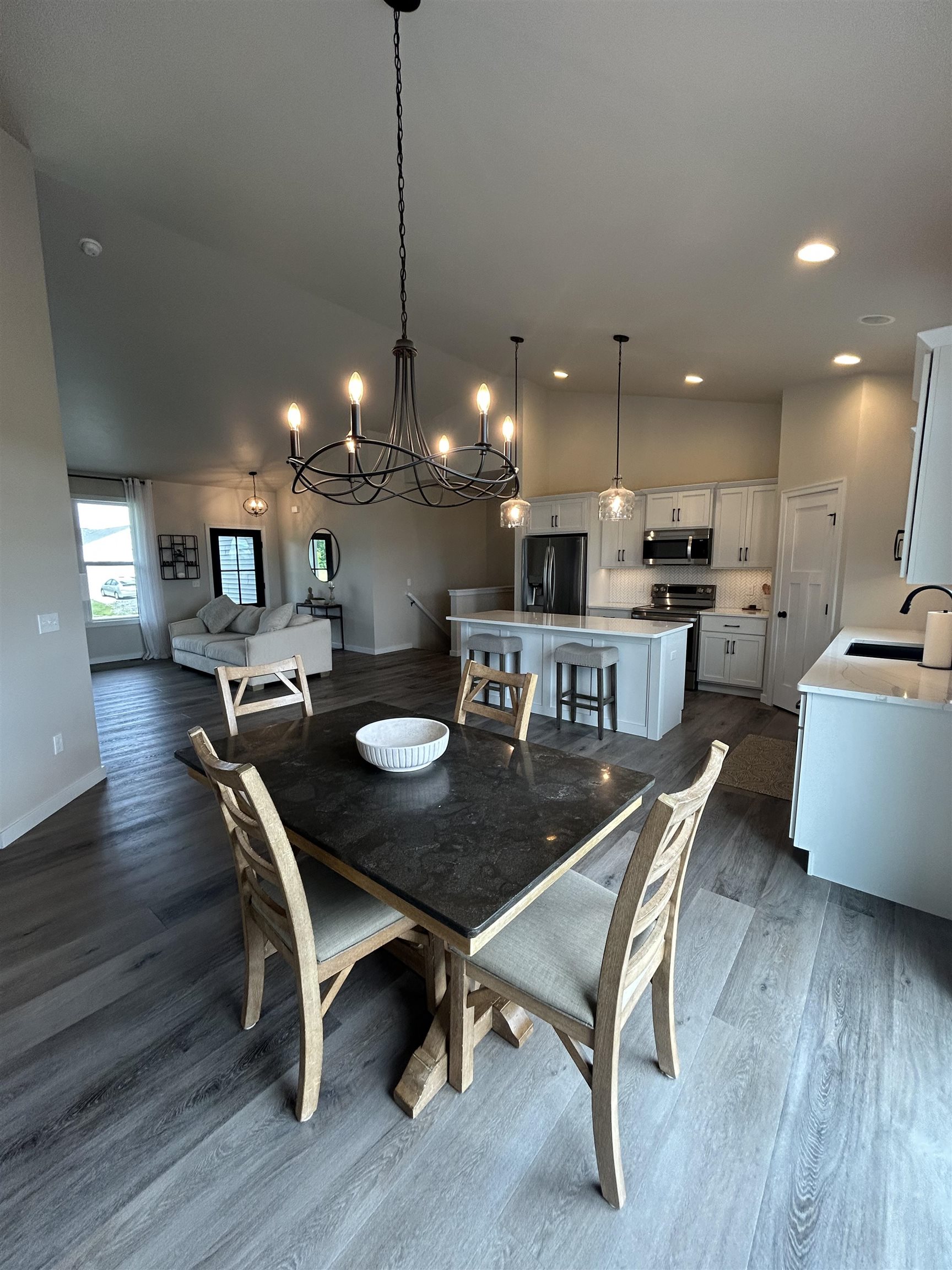 3700 Ridgecrest Ln, Kaukauna, WI 54130