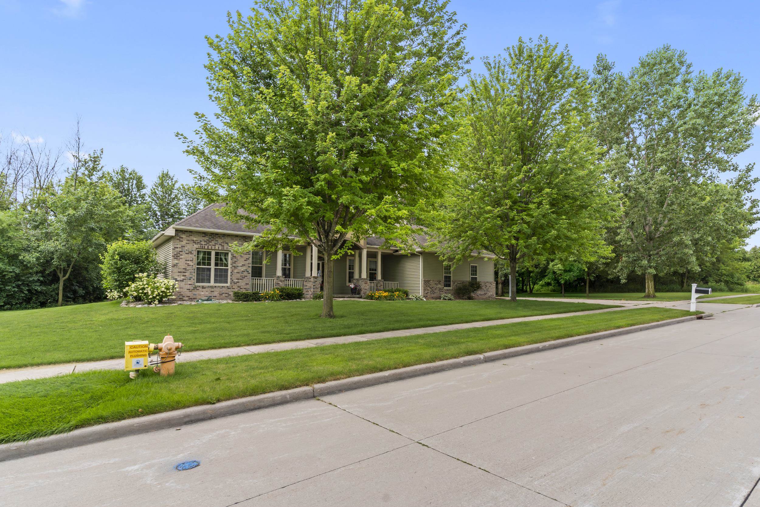 1055 Zacher Dr, Oshkosh, WI 54901