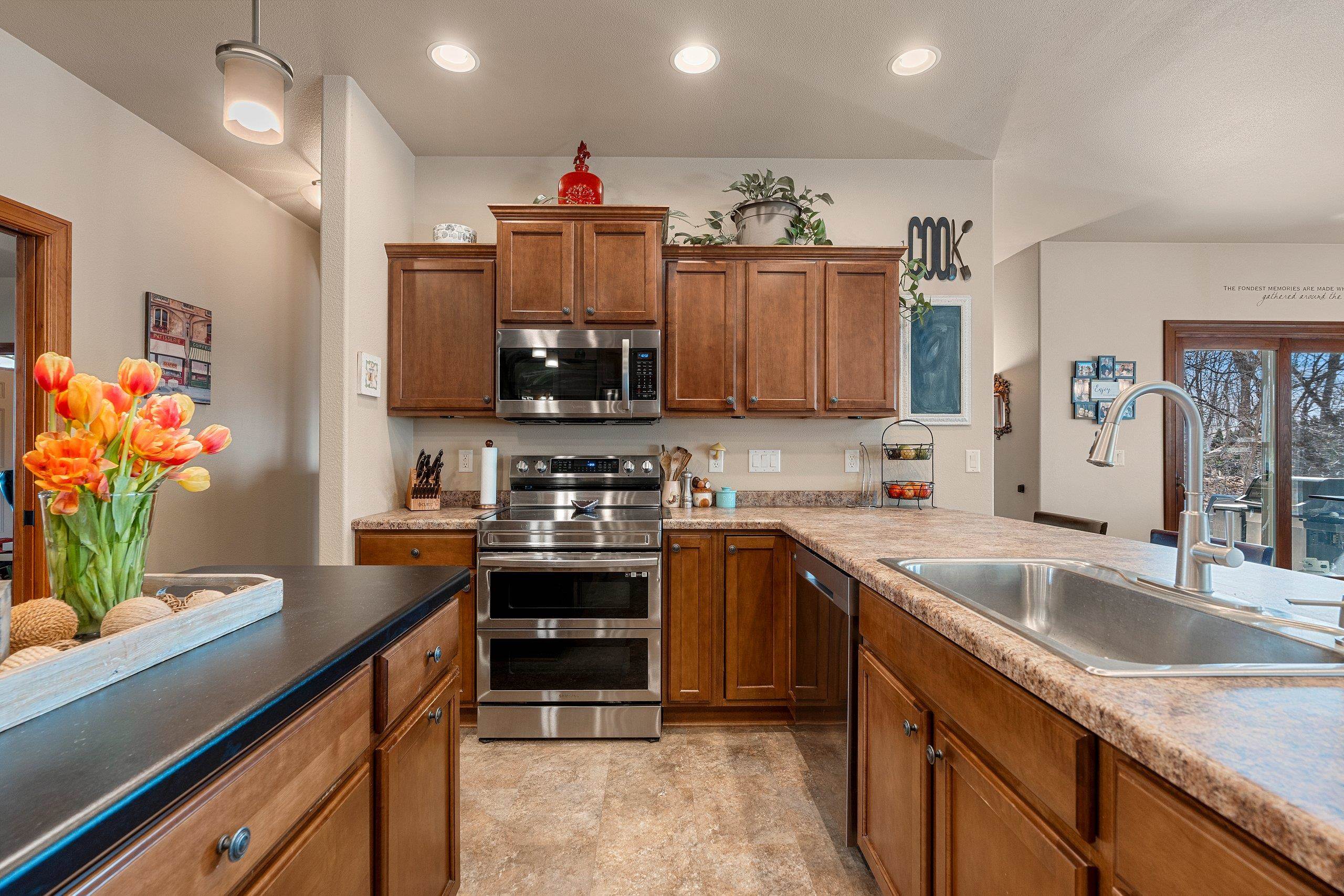 1055 Zacher Dr, Oshkosh, WI 54901
