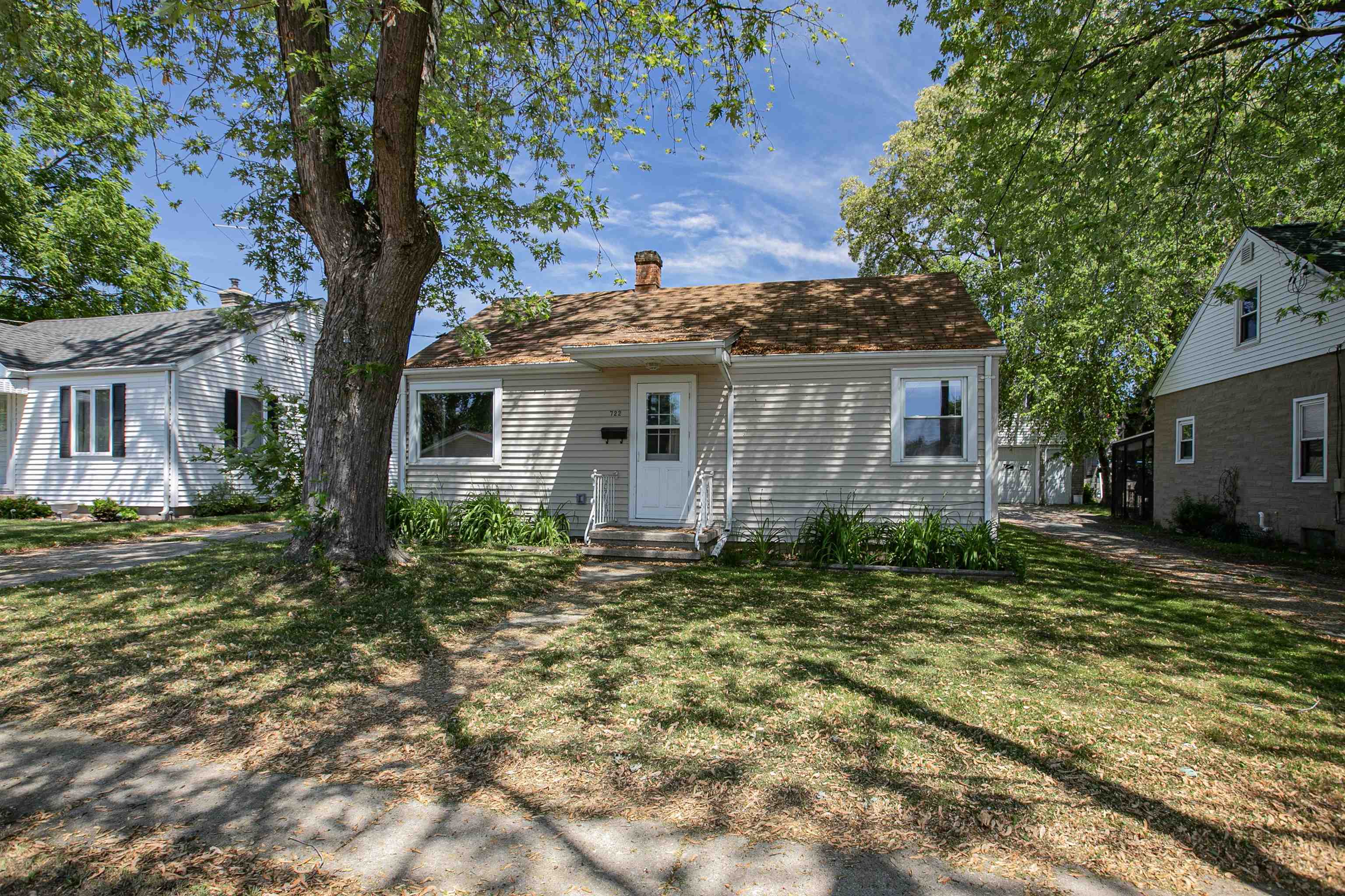722 Roosevelt St, Menasha, WI 54952