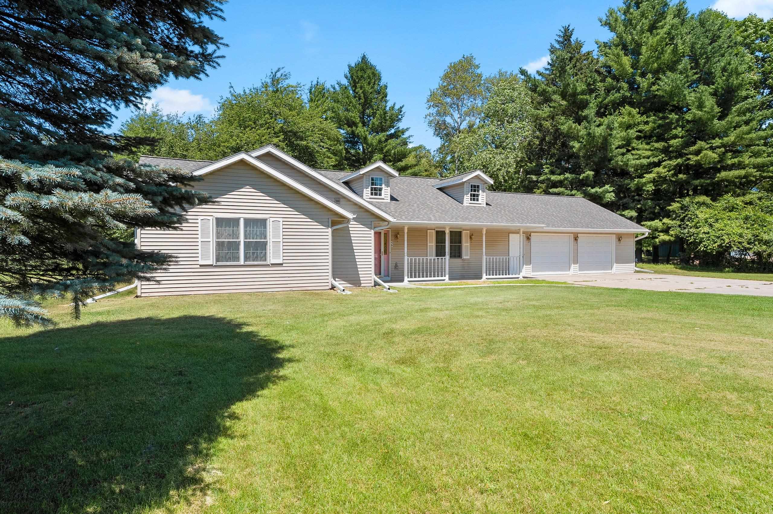 429 Jackson St, Oconto, WI 54153