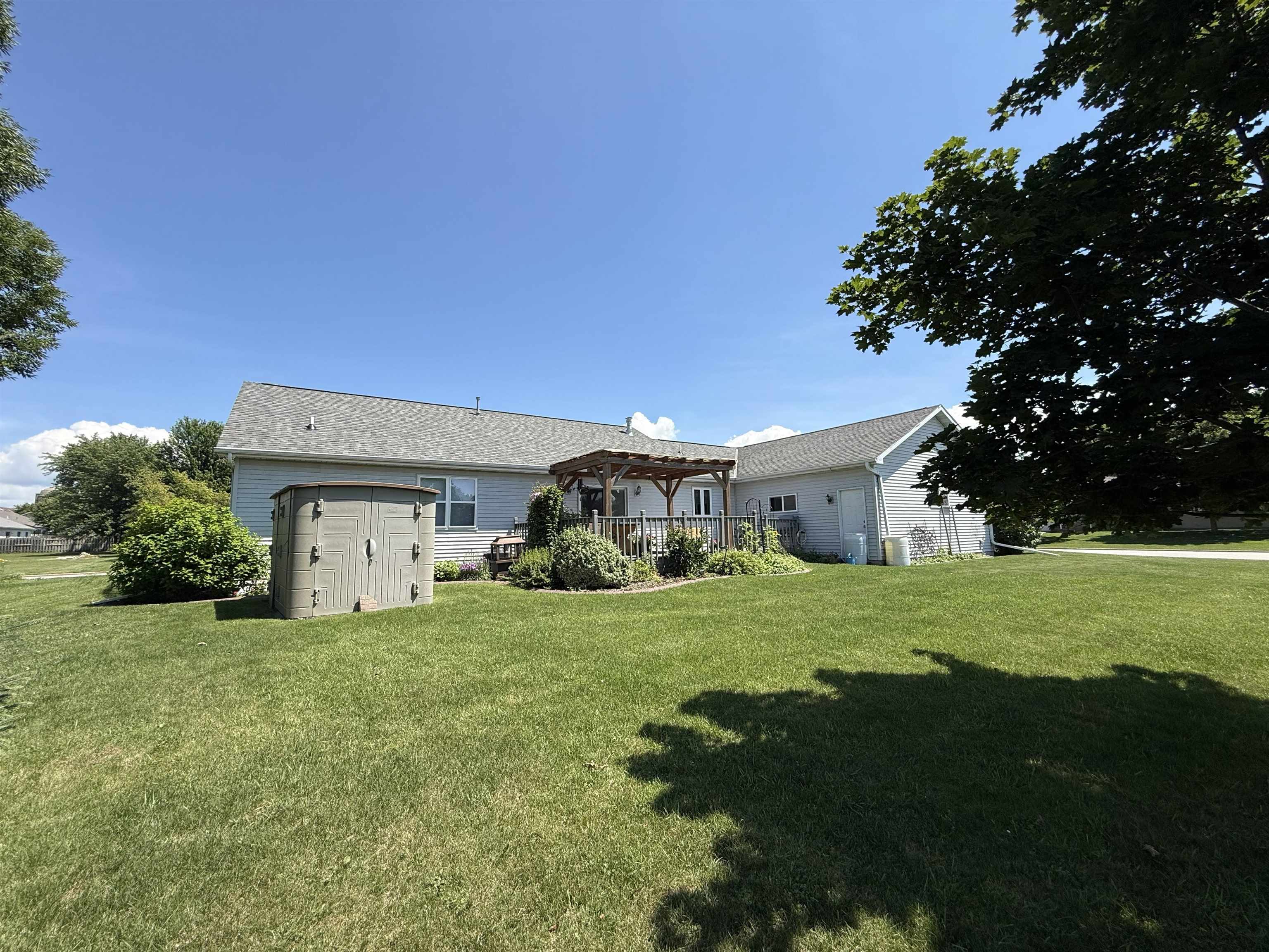 420 Longwood Ln, Wrightstown, WI 54180