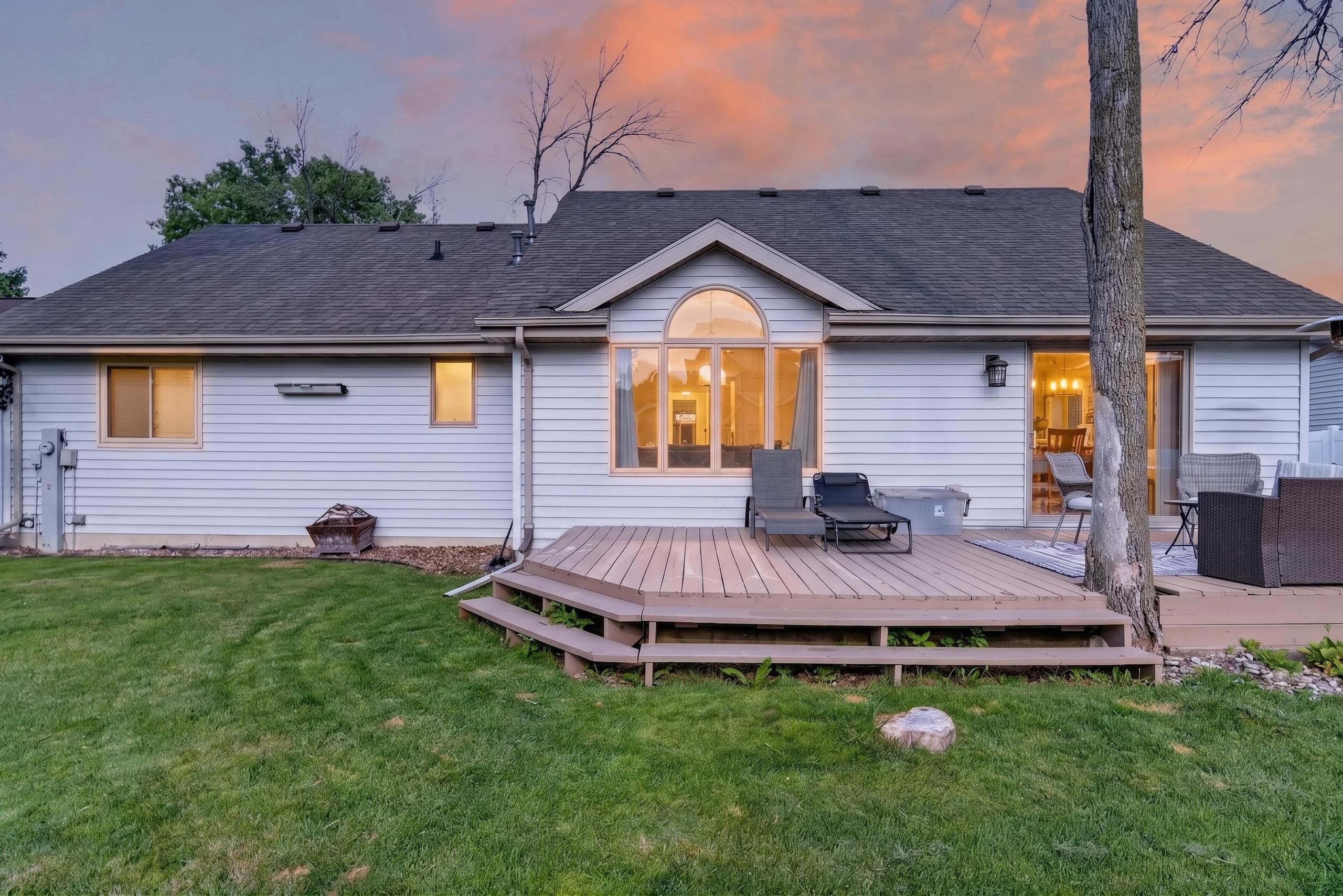 1229 Appleton St, Menasha, WI 54952
