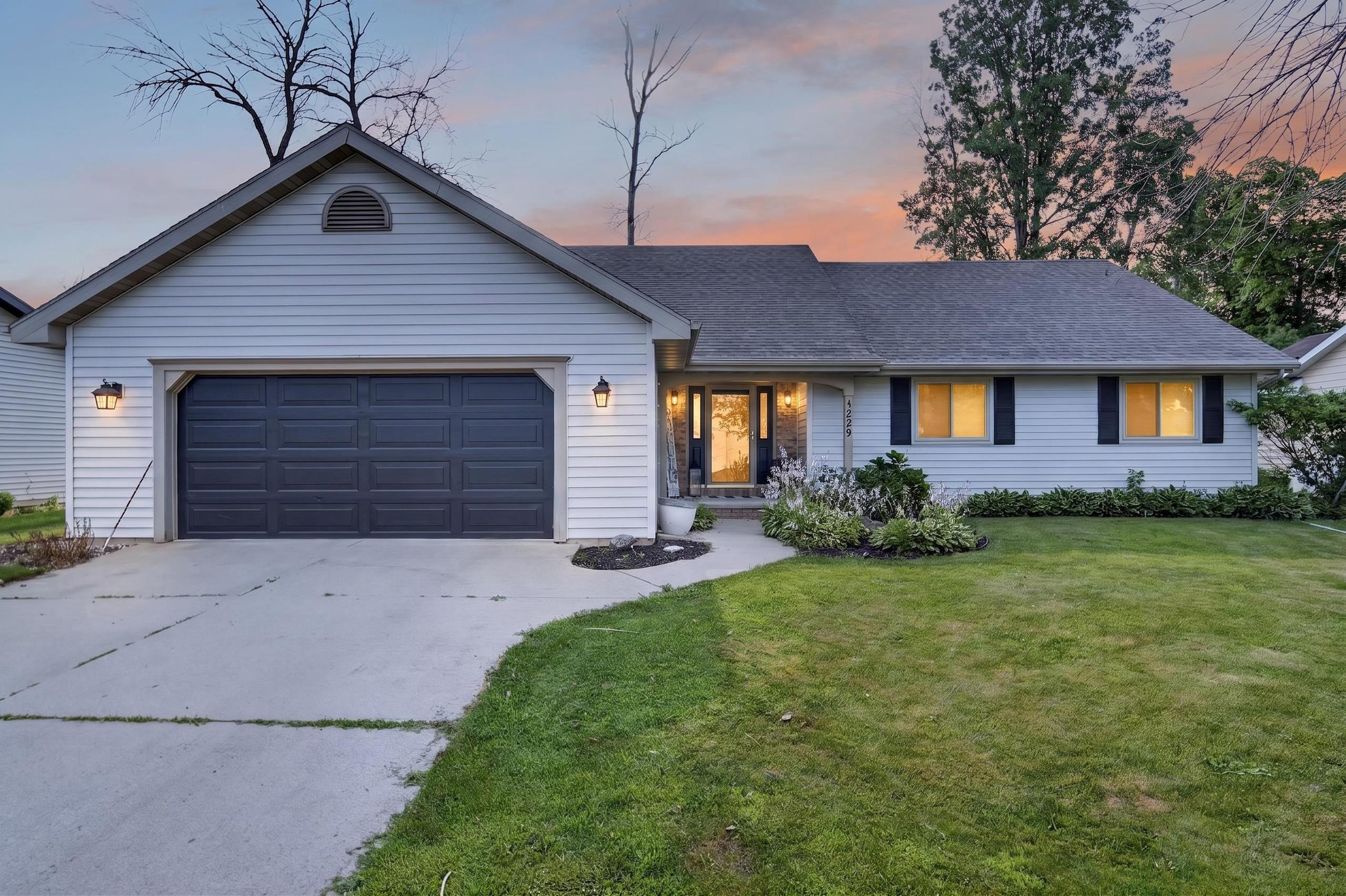 1229 Appleton St, Menasha, WI 54952