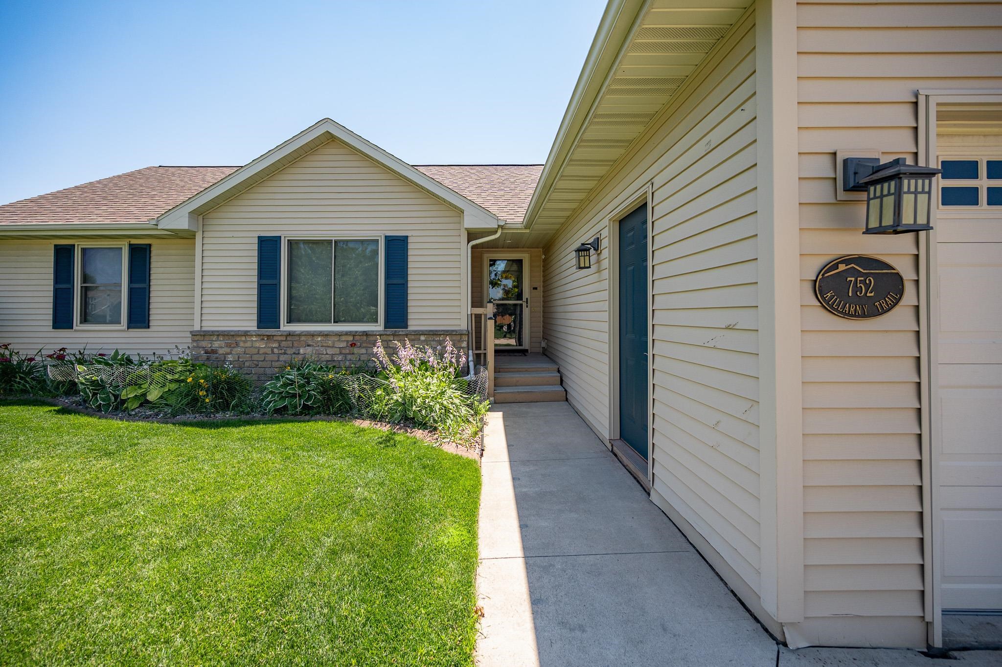 752 Killarny Trl, De Pere, WI 54115