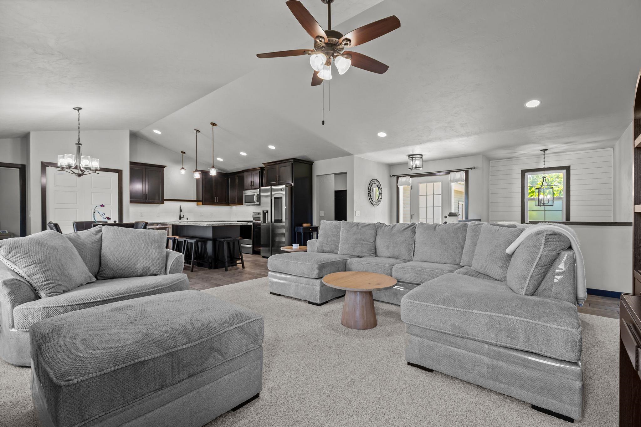 N8973 Spring Valley Rd, Menasha, WI 54952