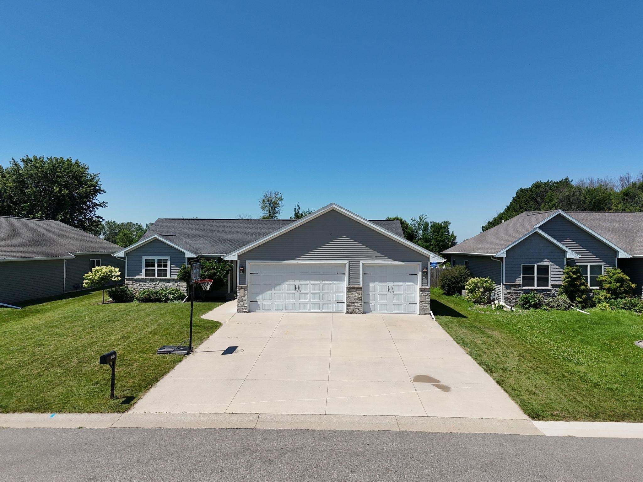 N8973 Spring Valley Rd, Menasha, WI 54952