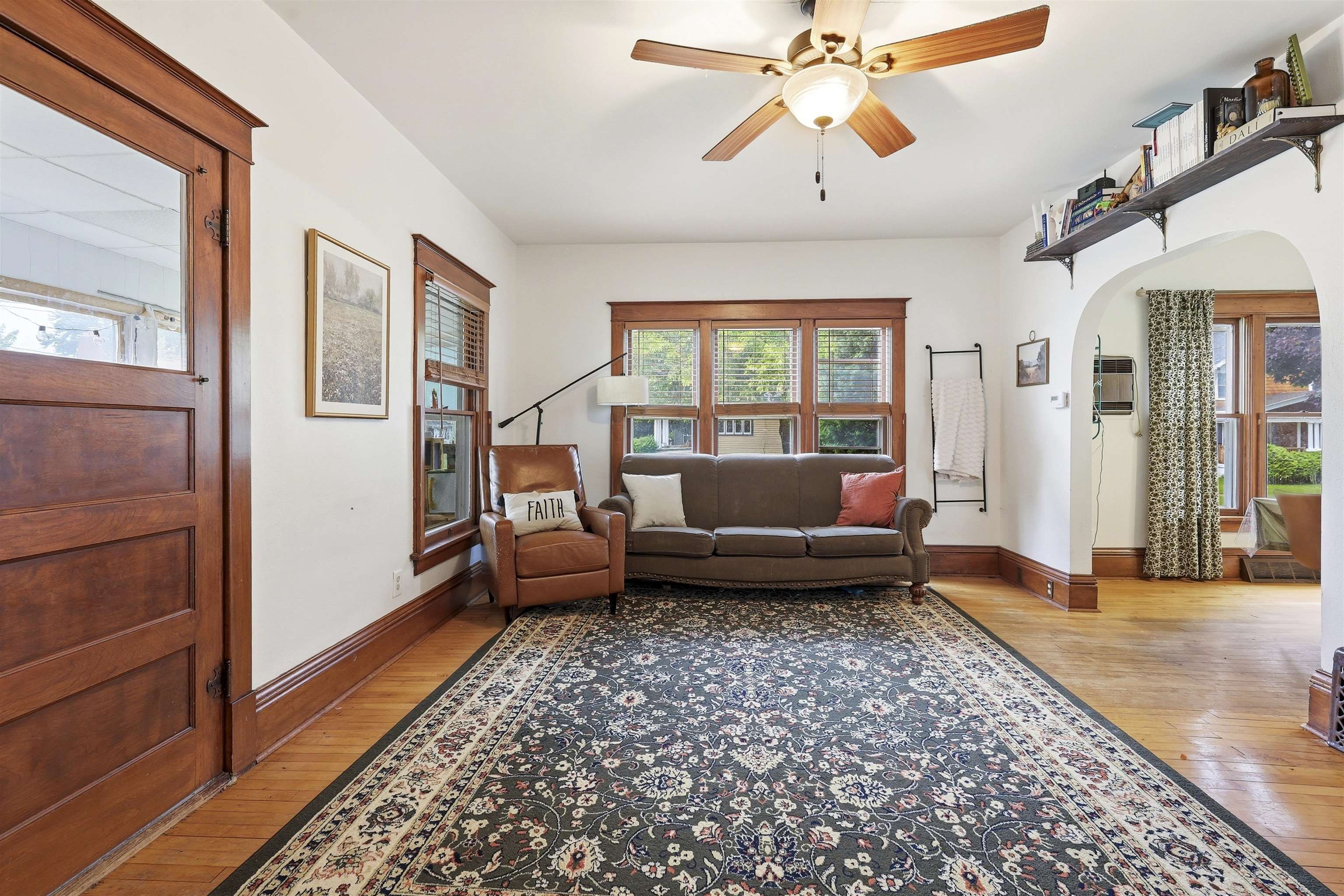 1044 Mt Vernon St, Oshkosh, WI 54901-3856