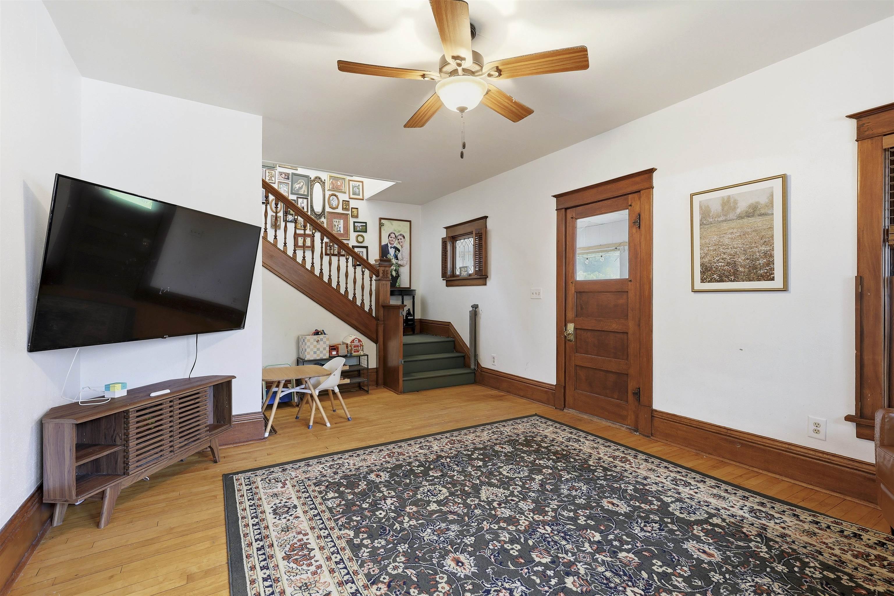 1044 Mt Vernon St, Oshkosh, WI 54901-3856