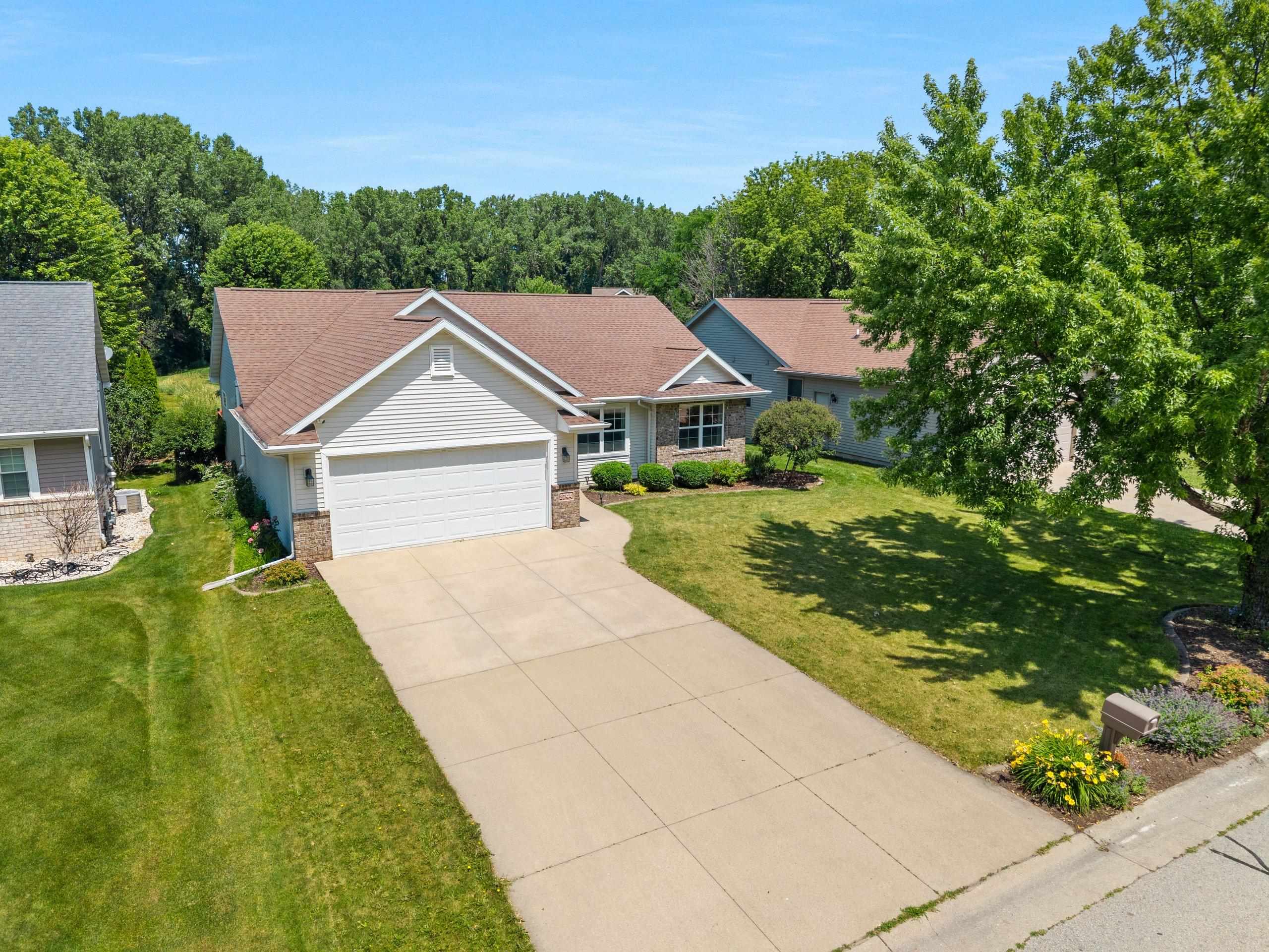 2744 W Commonwealth Ct, Appleton, WI 54914