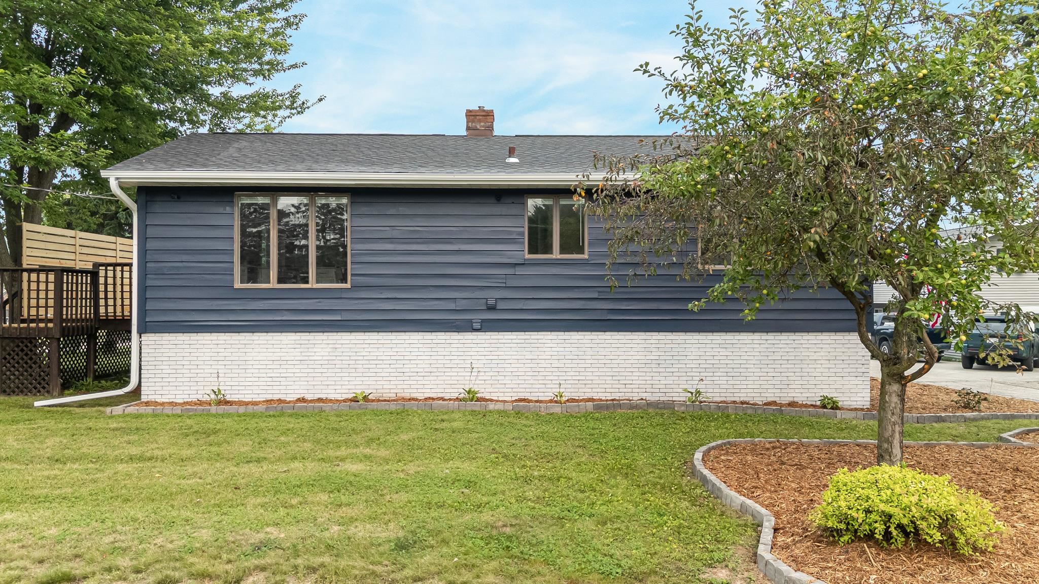 3722 N Casaloma Dr, Appleton, WI 54913