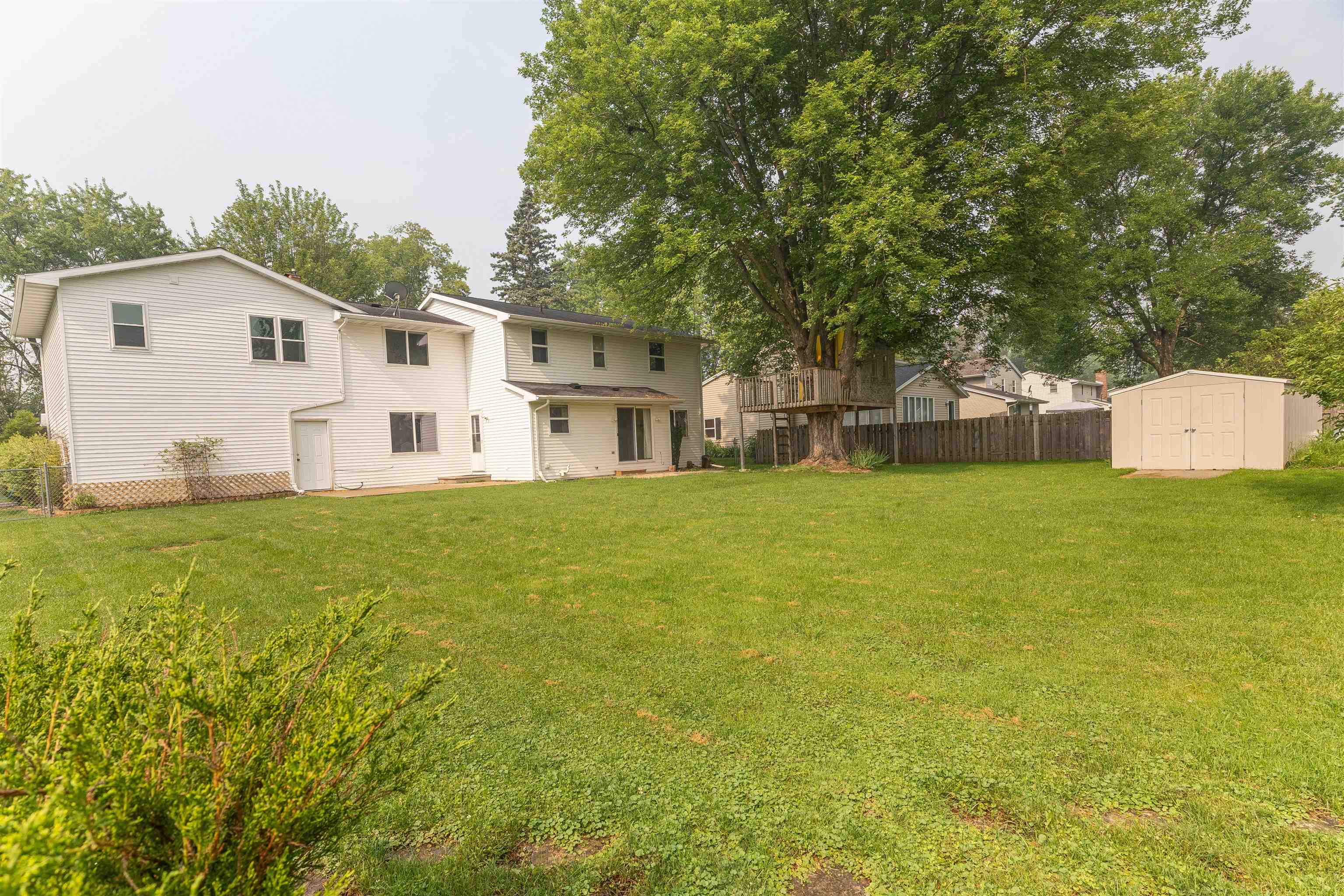 559 Hilltop Dr, Green Bay, WI 54301