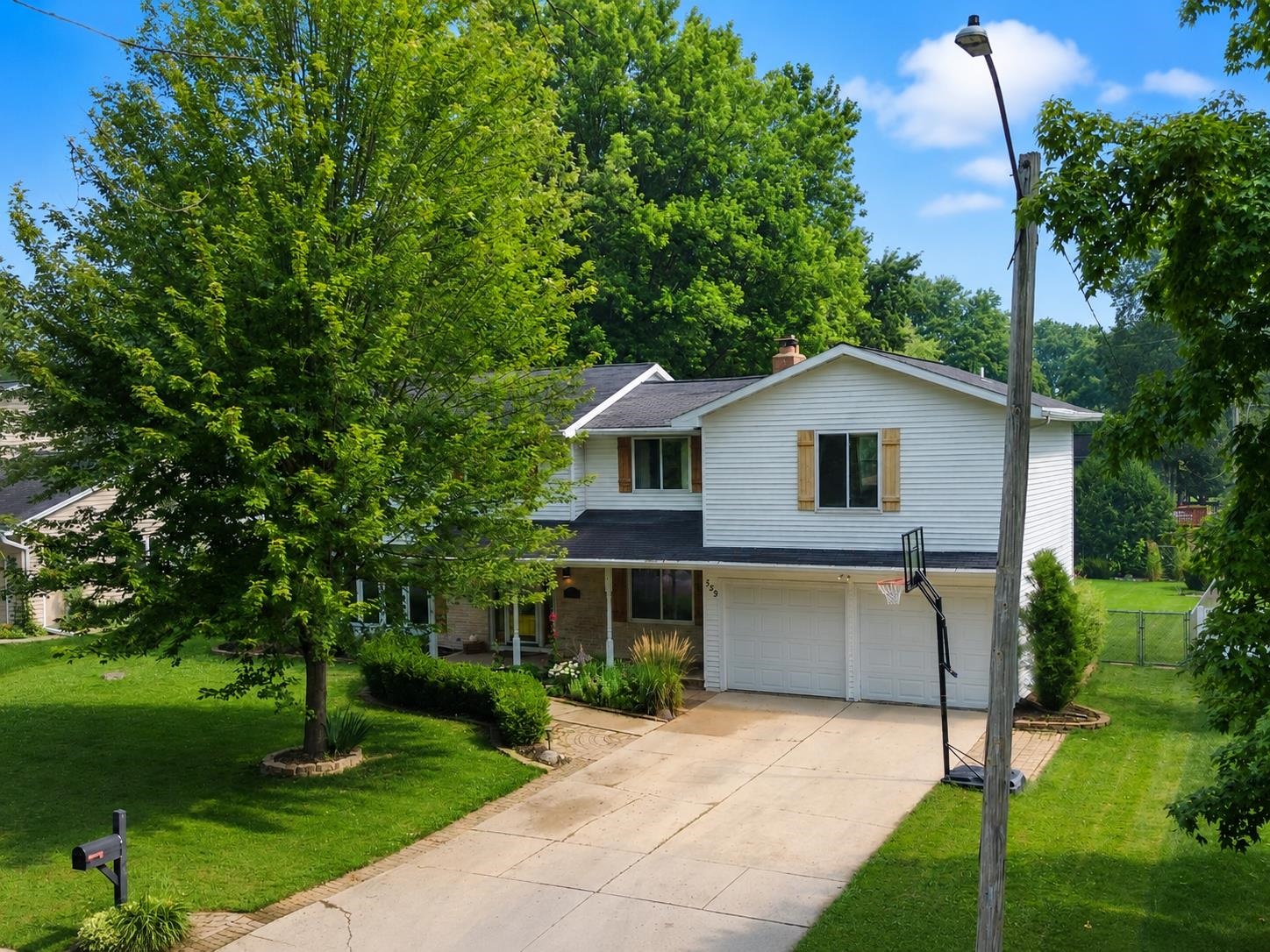 559 Hilltop Dr, Green Bay, WI 54301