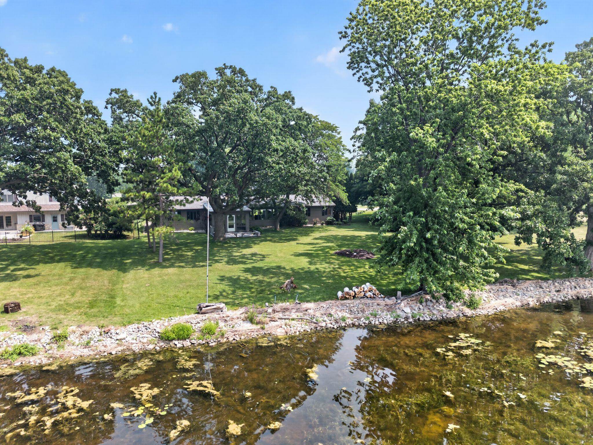 2507 Edgewood Ln, Oshkosh, WI 54904-9598