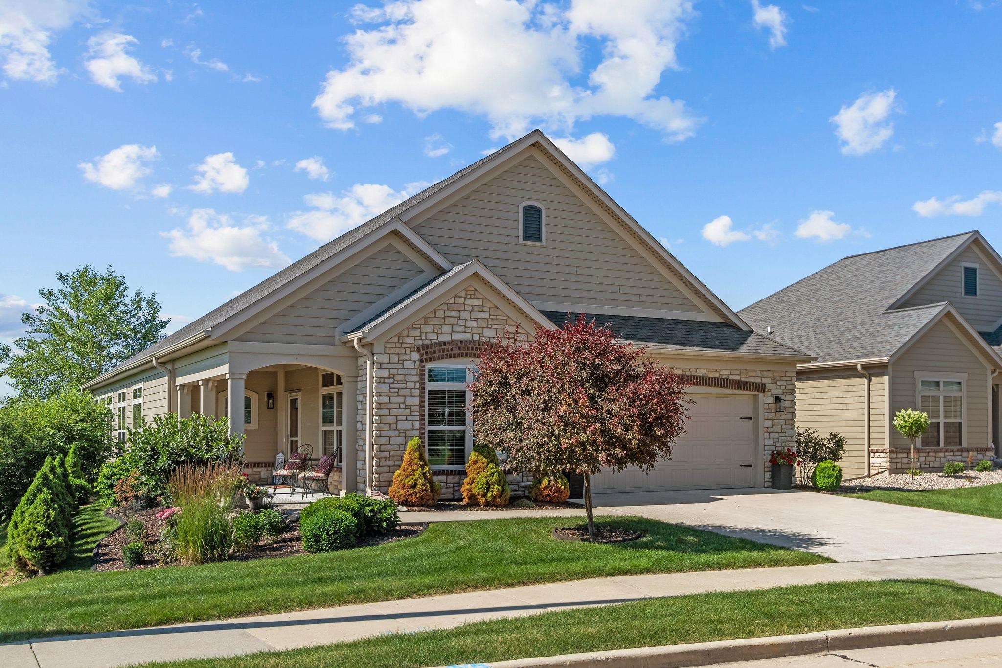 2379 E Glenhurst Ln, Appleton, WI 54913