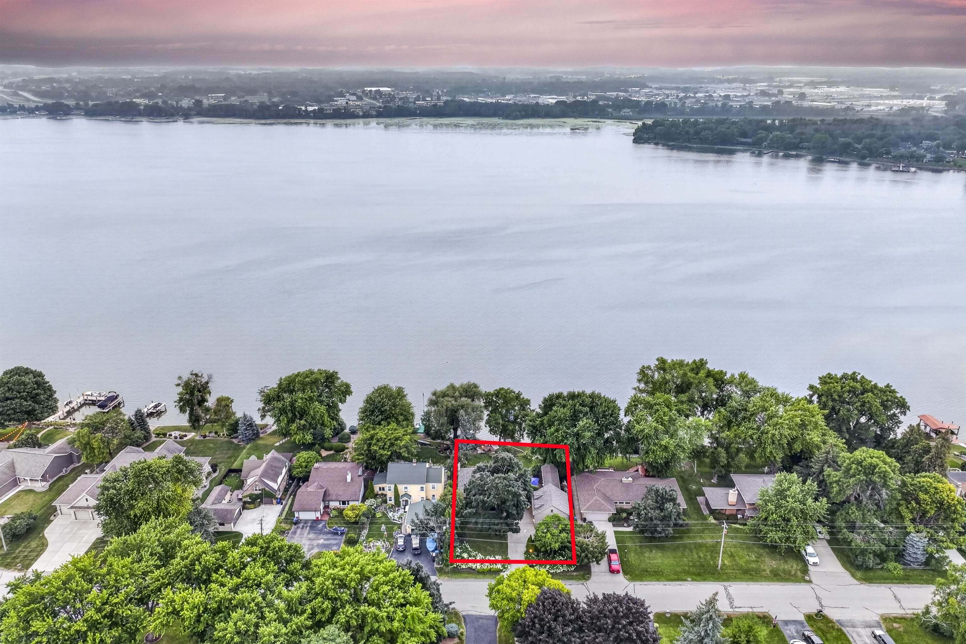 1376 Lakeshore Dr, Menasha, WI 54952