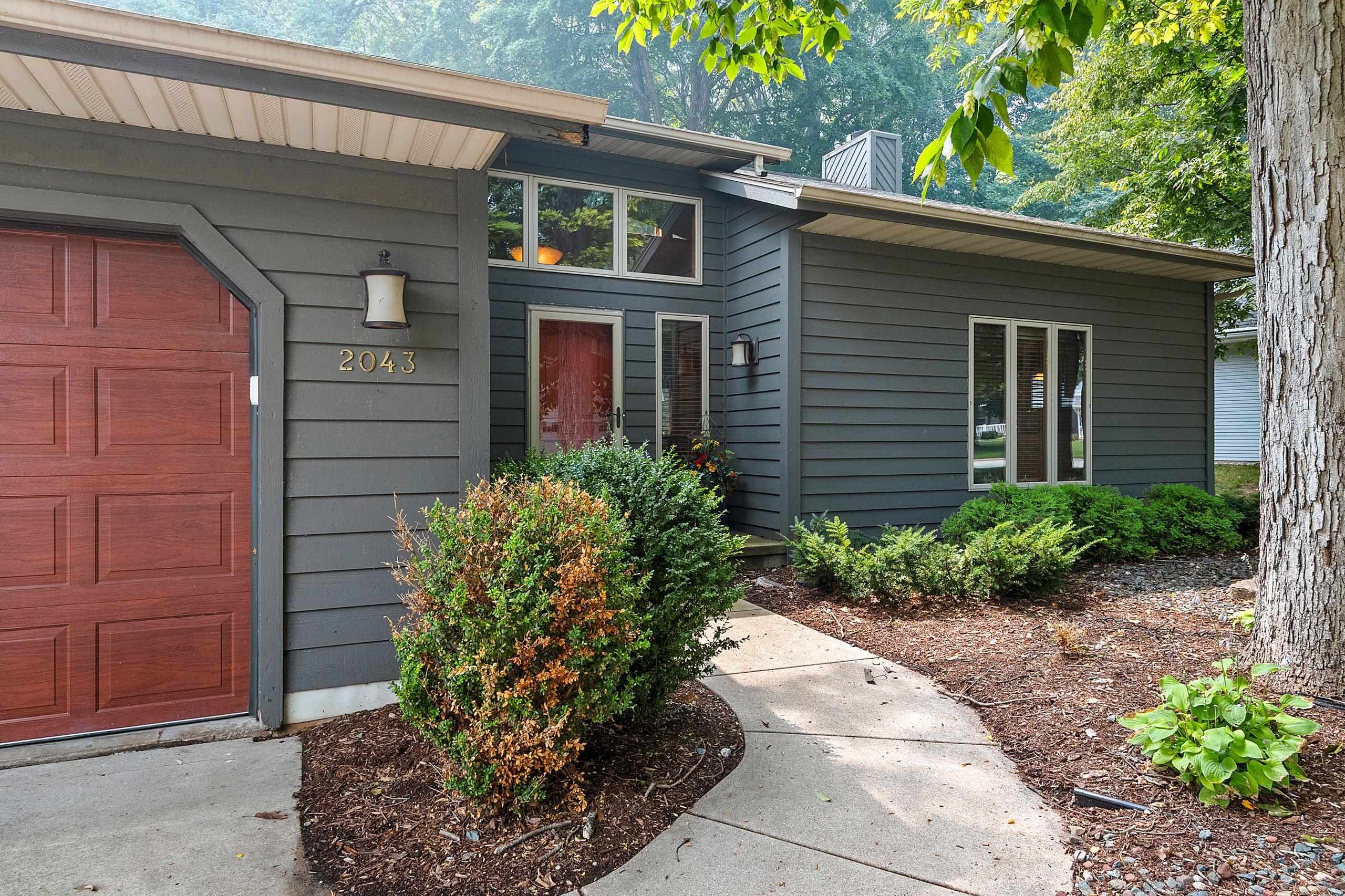 2043 Autumn Leaves Cir, Green Bay, WI 54313