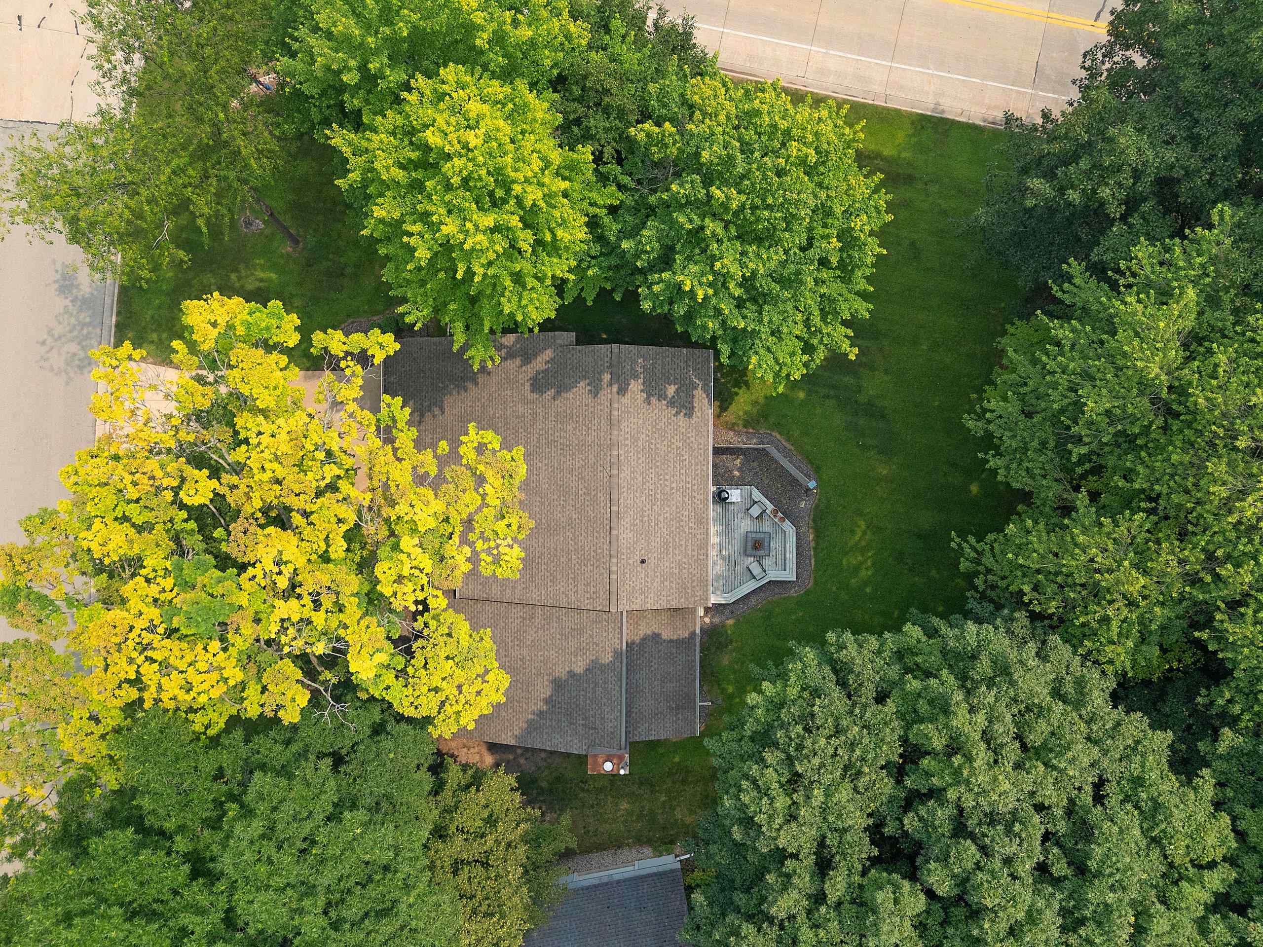 2043 Autumn Leaves Cir, Green Bay, WI 54313