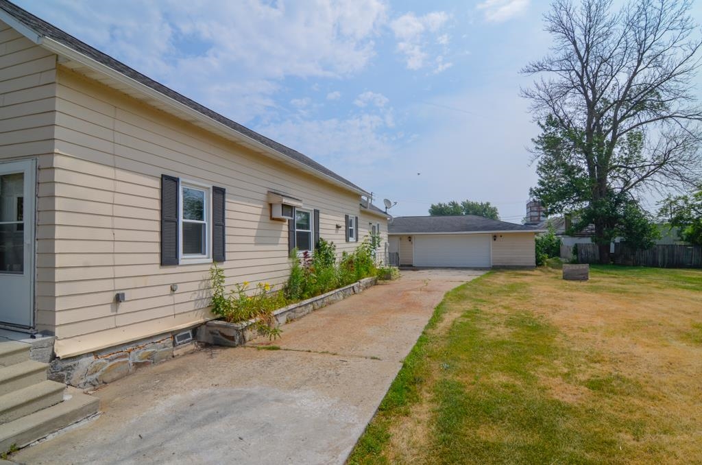 238 Michigan Ave, Oconto, WI 54153