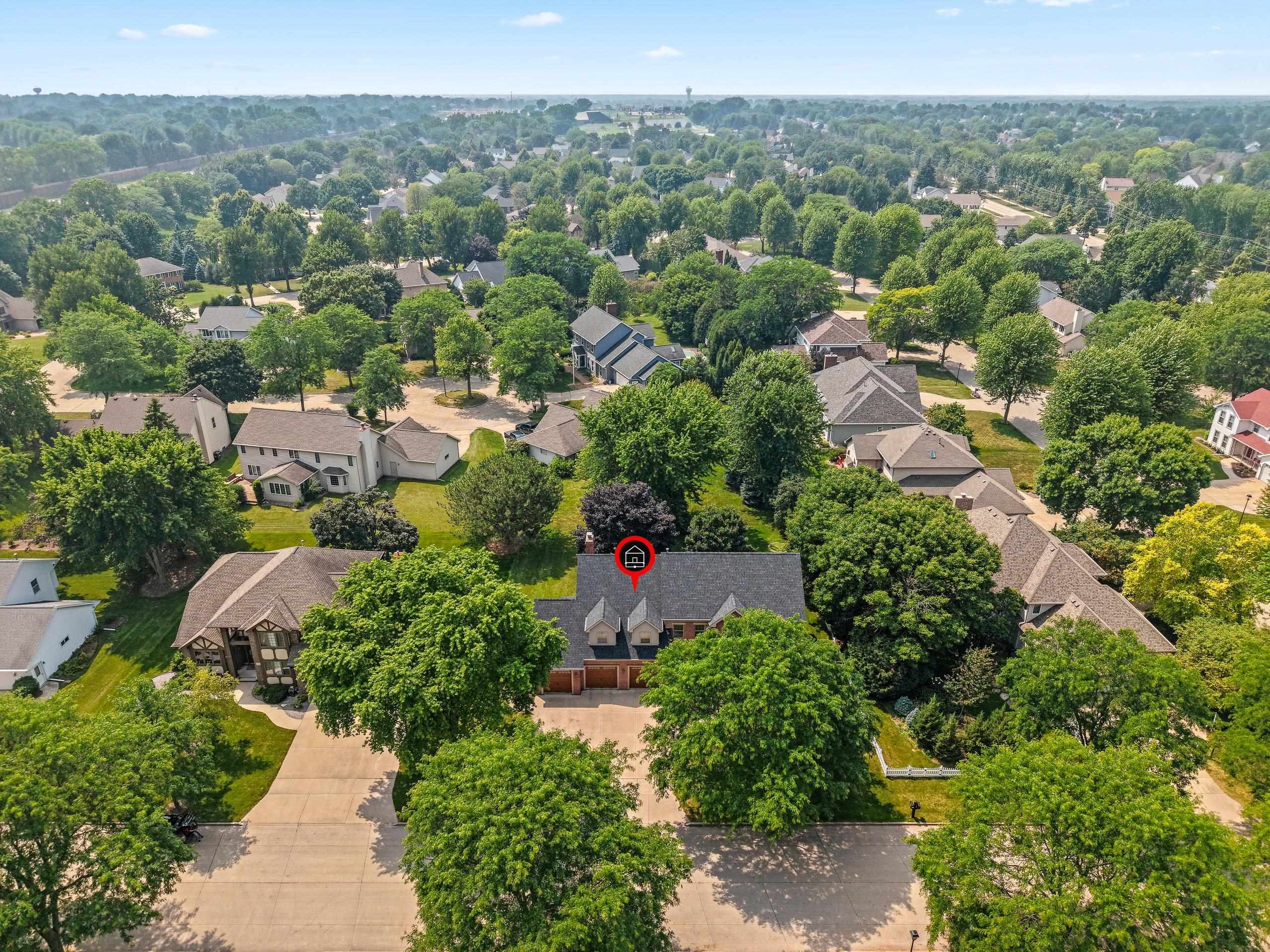 3901 N Millwood Dr, Appleton, WI 54913