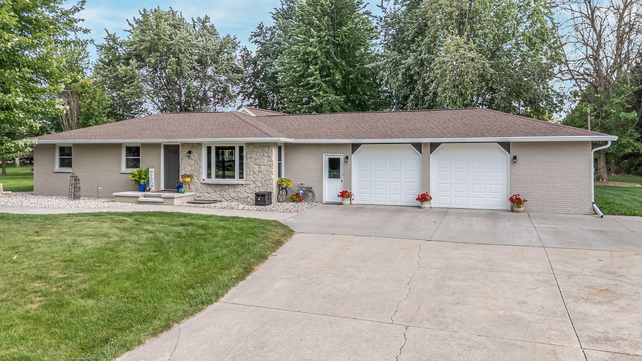 W2221 County Rd Uu, Appleton, WI 54913
