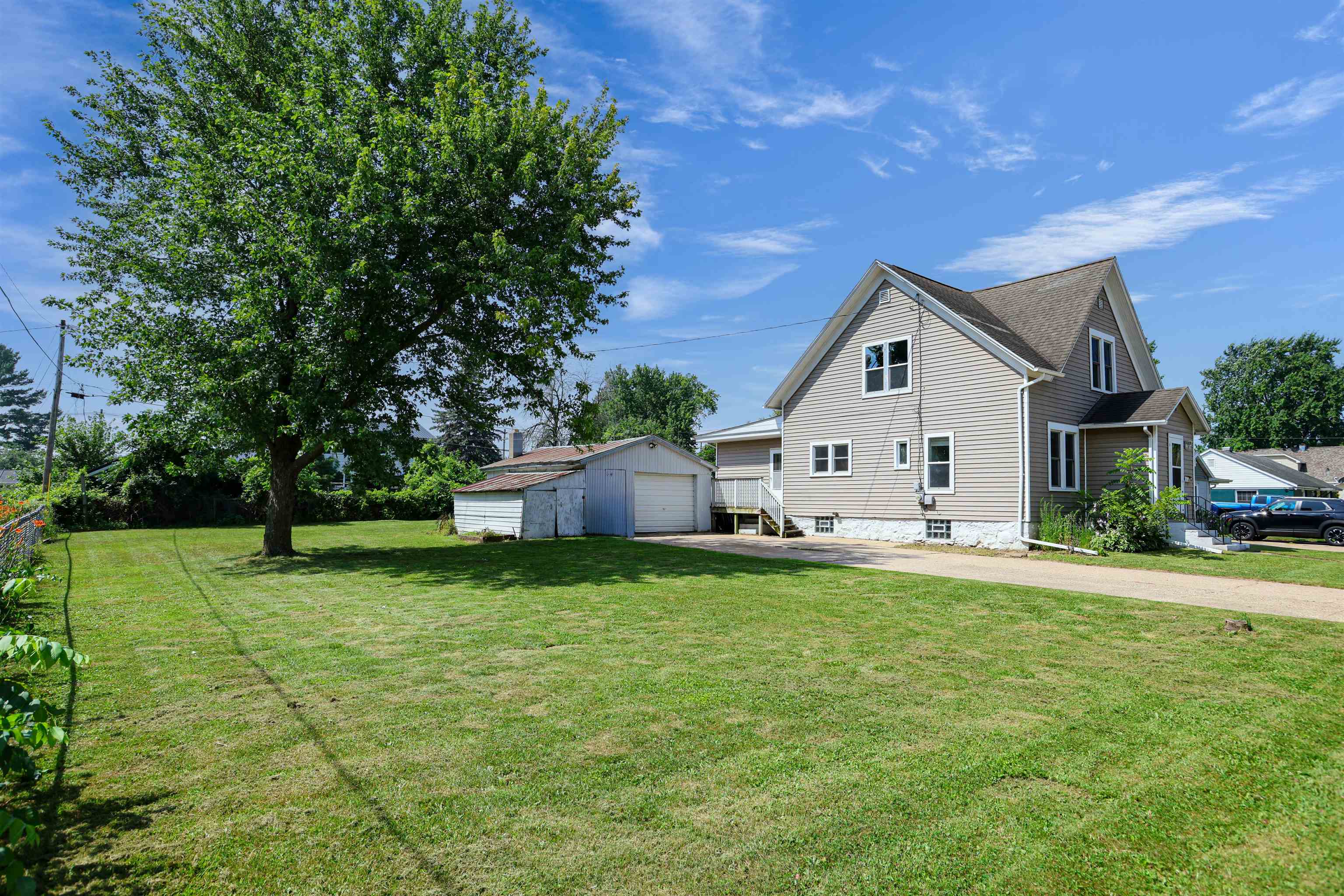 524 Bruce St, New London, WI 54961