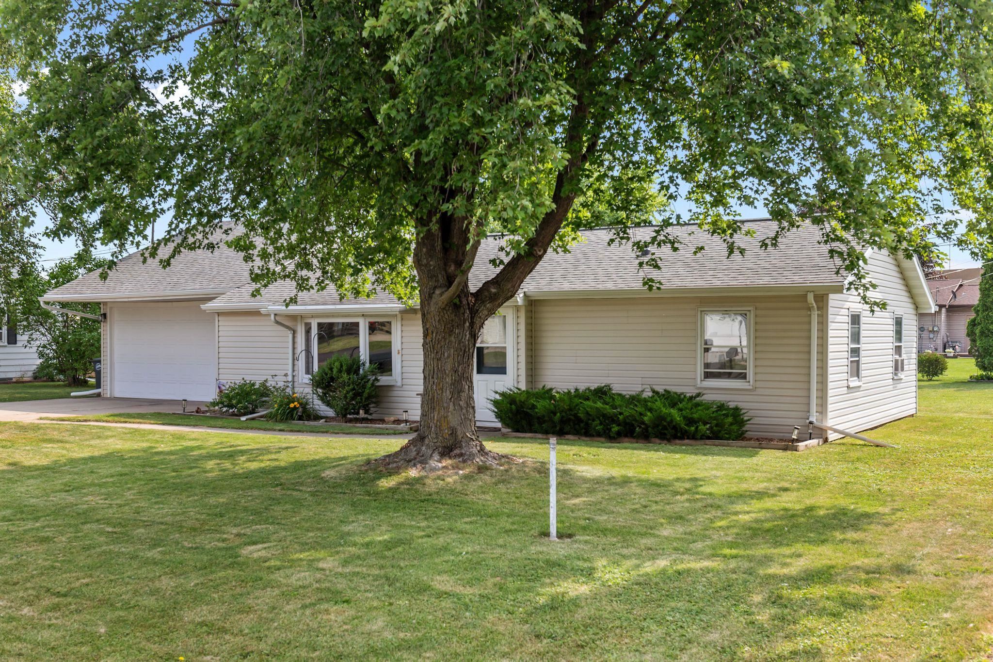 1439 Lilly St, Menasha, WI 54952