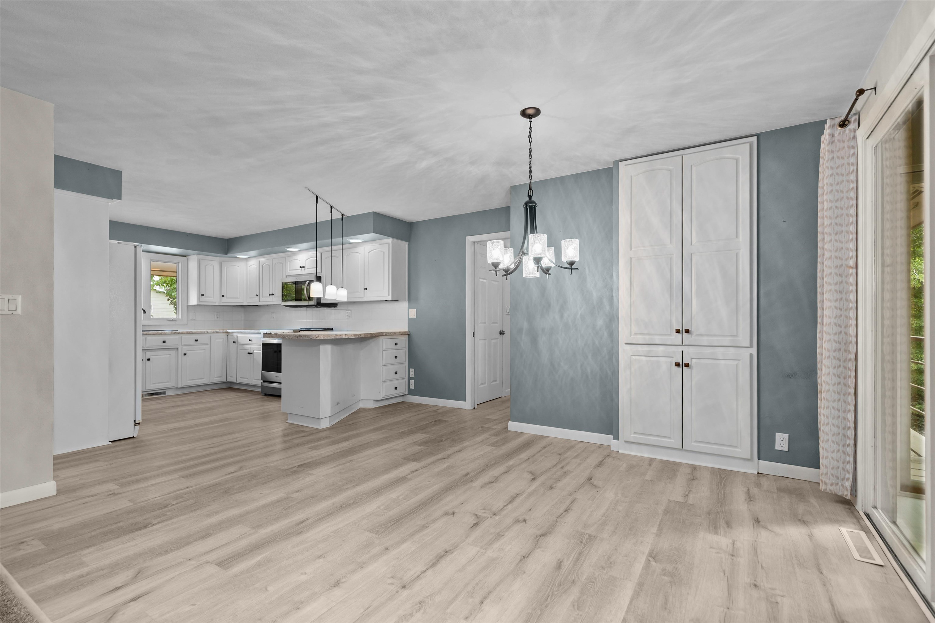 W6425 Lakeview Ct, Menasha, WI 54952-9707