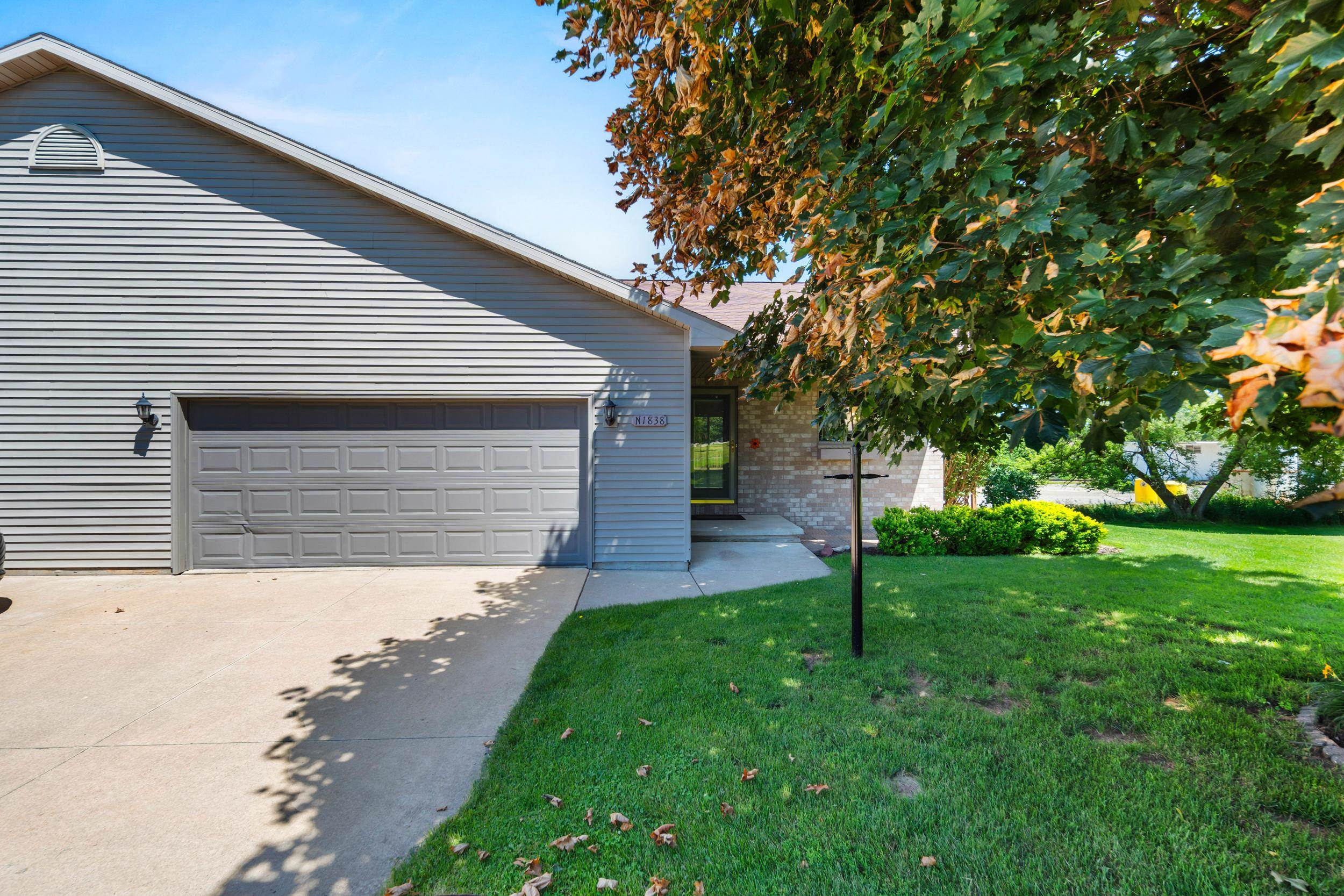 N1838 Hyacinth Ct, Greenville, WI 54942