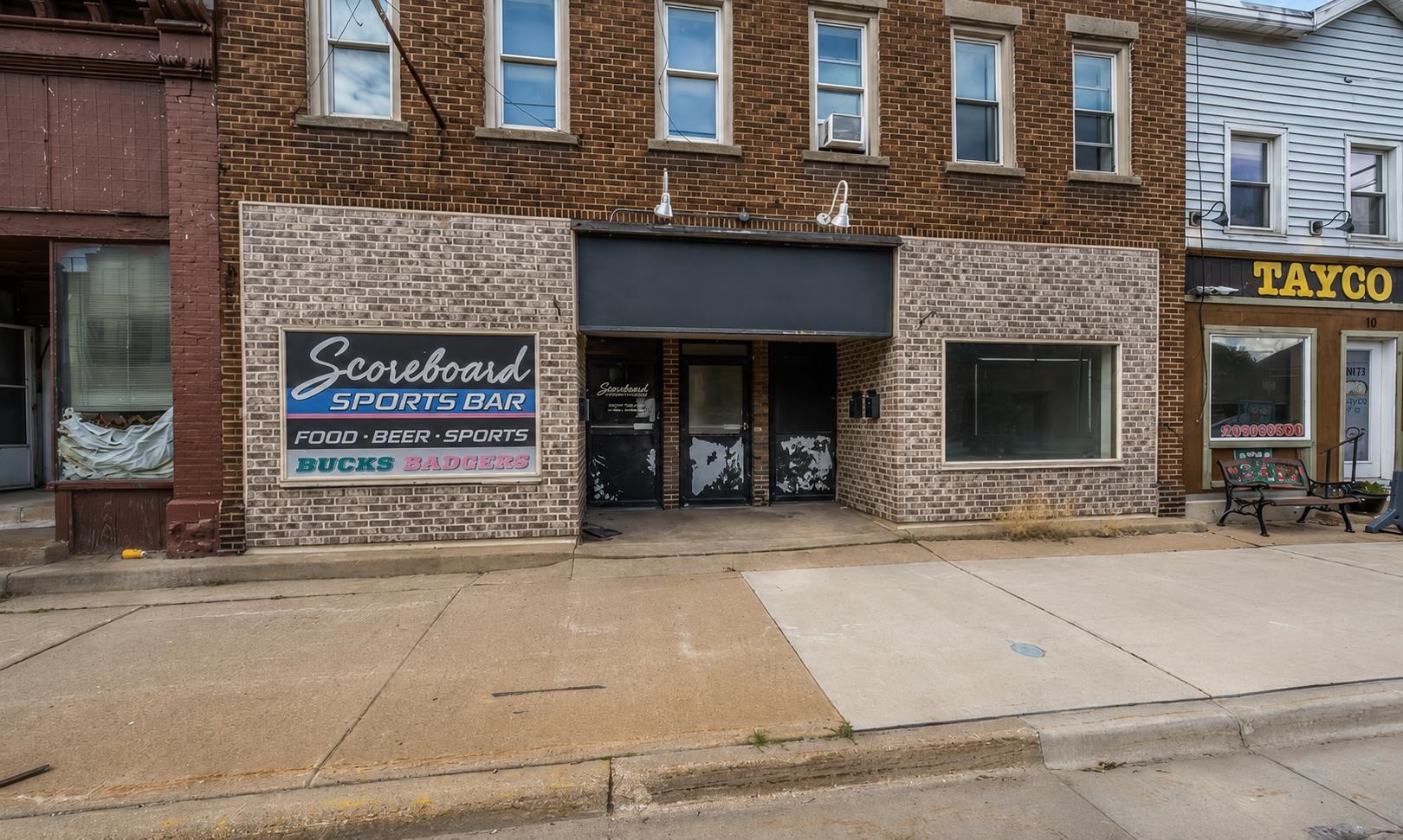 6 Tayco St, Menasha, WI 54952