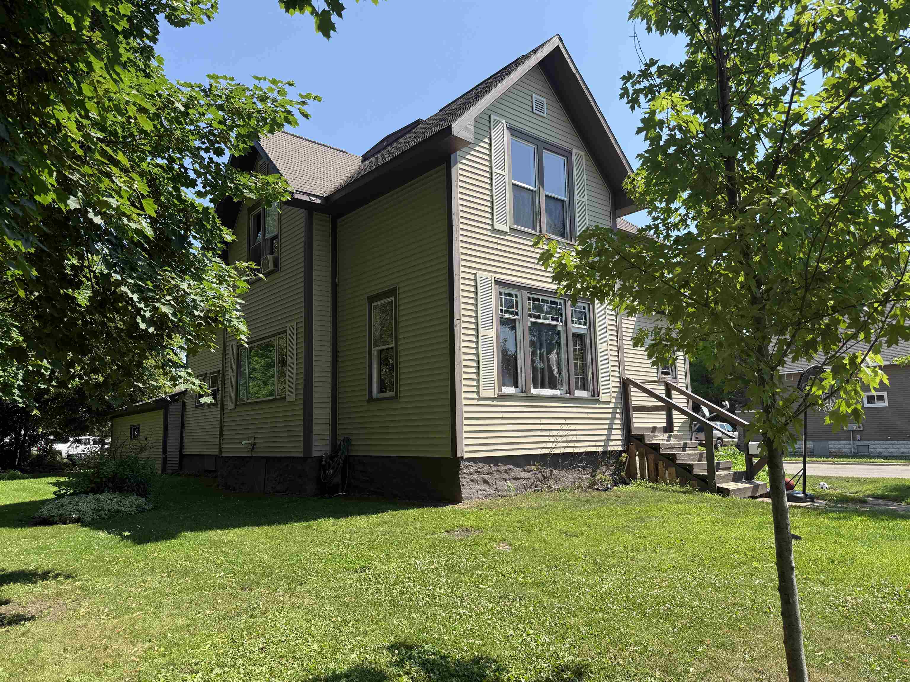 347 Madison St, Oconto, WI 54153