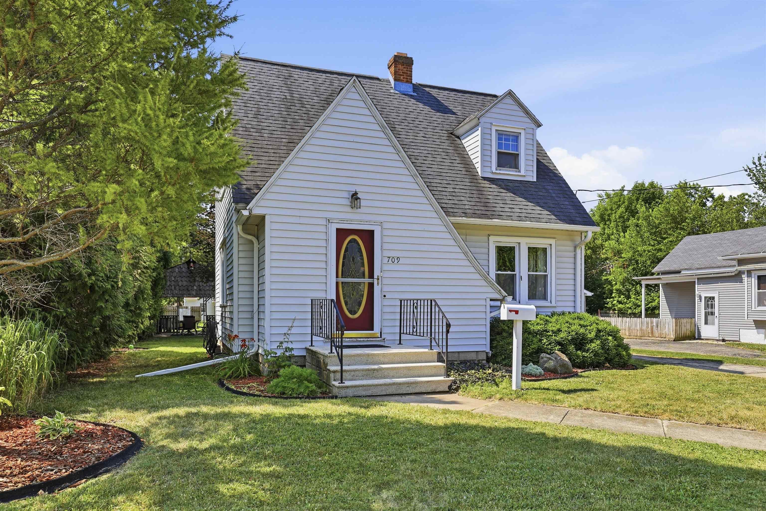 709 2nd St, Menasha, WI 54952