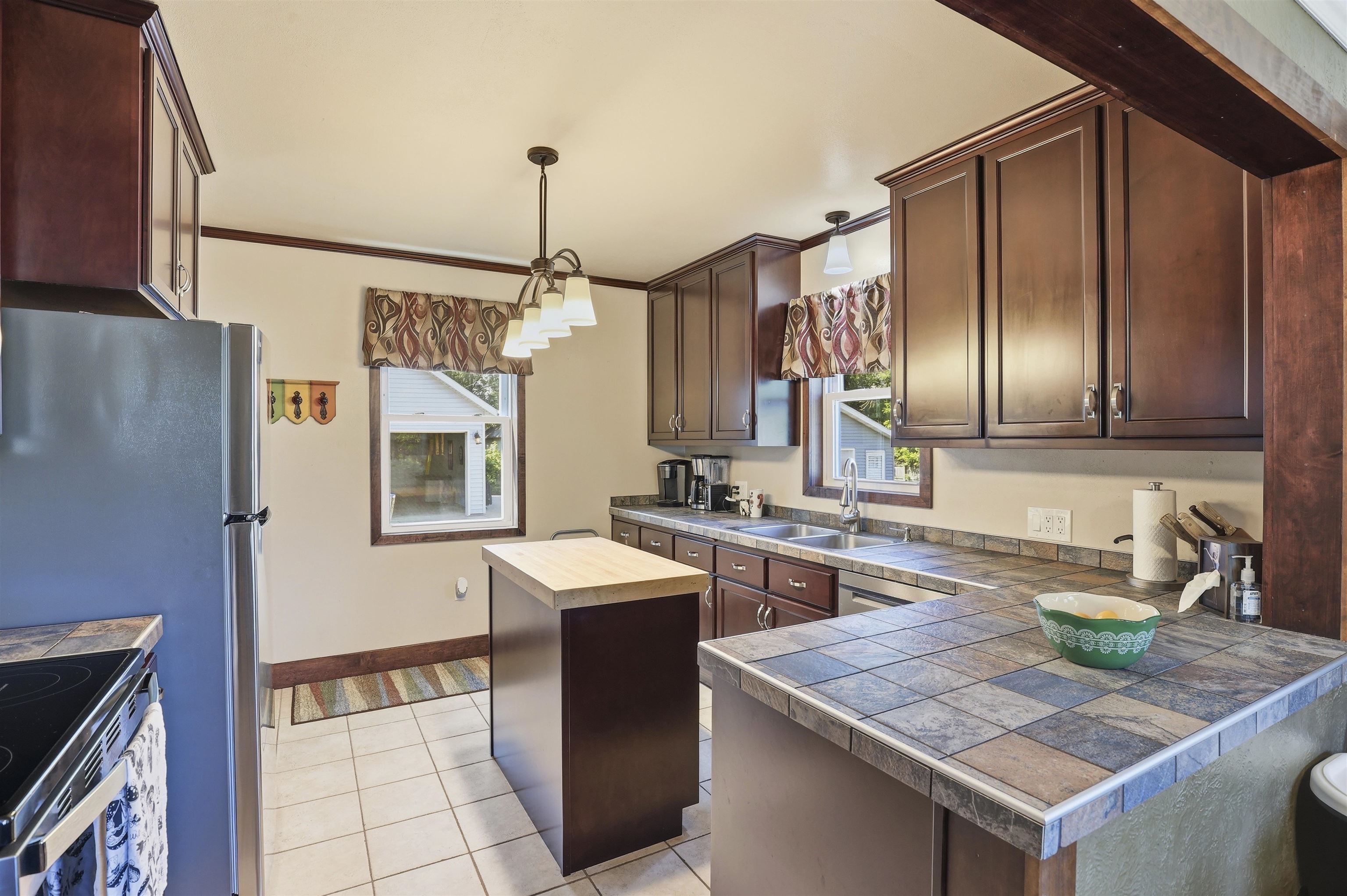 709 2nd St, Menasha, WI 54952