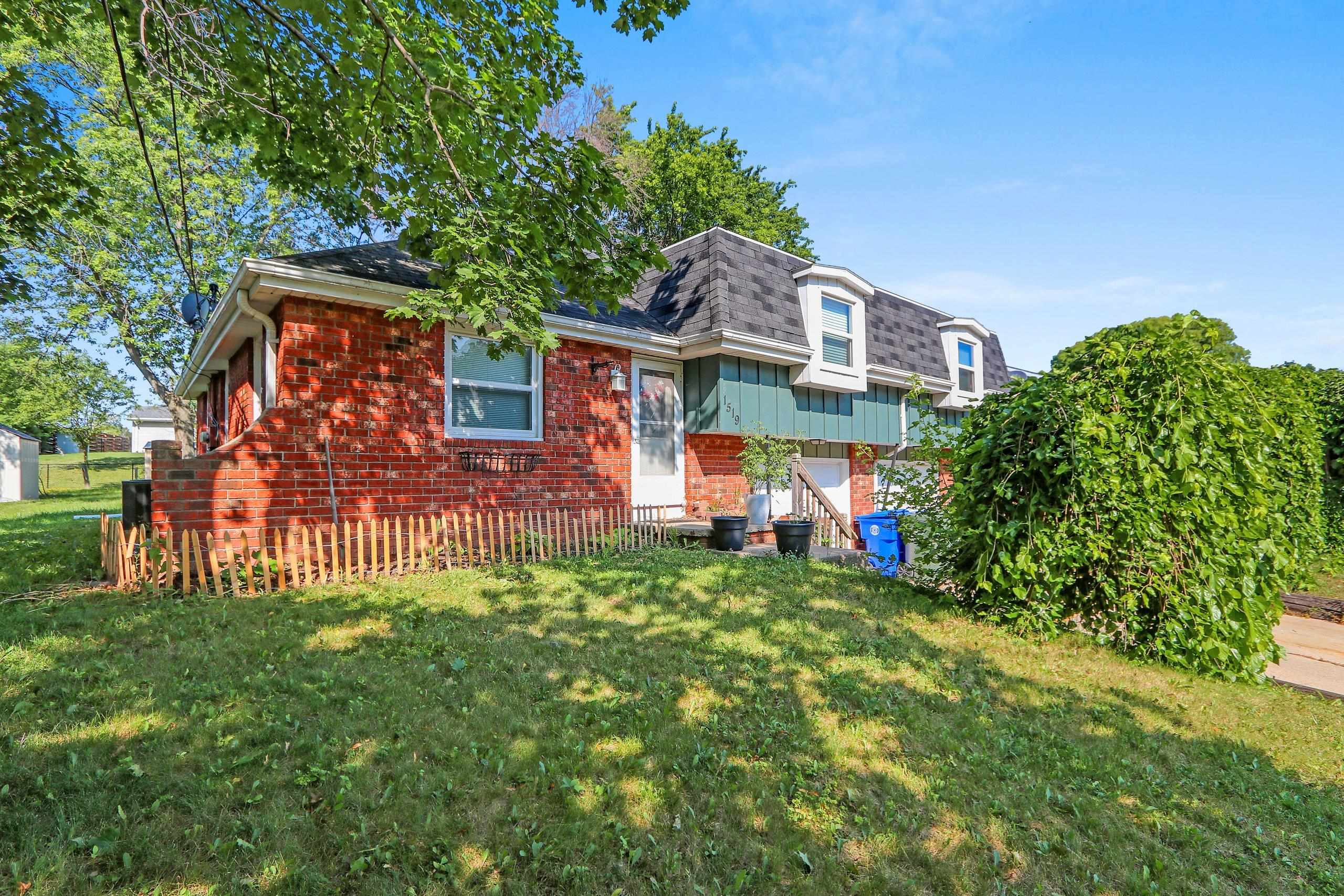 1519 Hillcrest Dr, Kaukauna, WI 54130