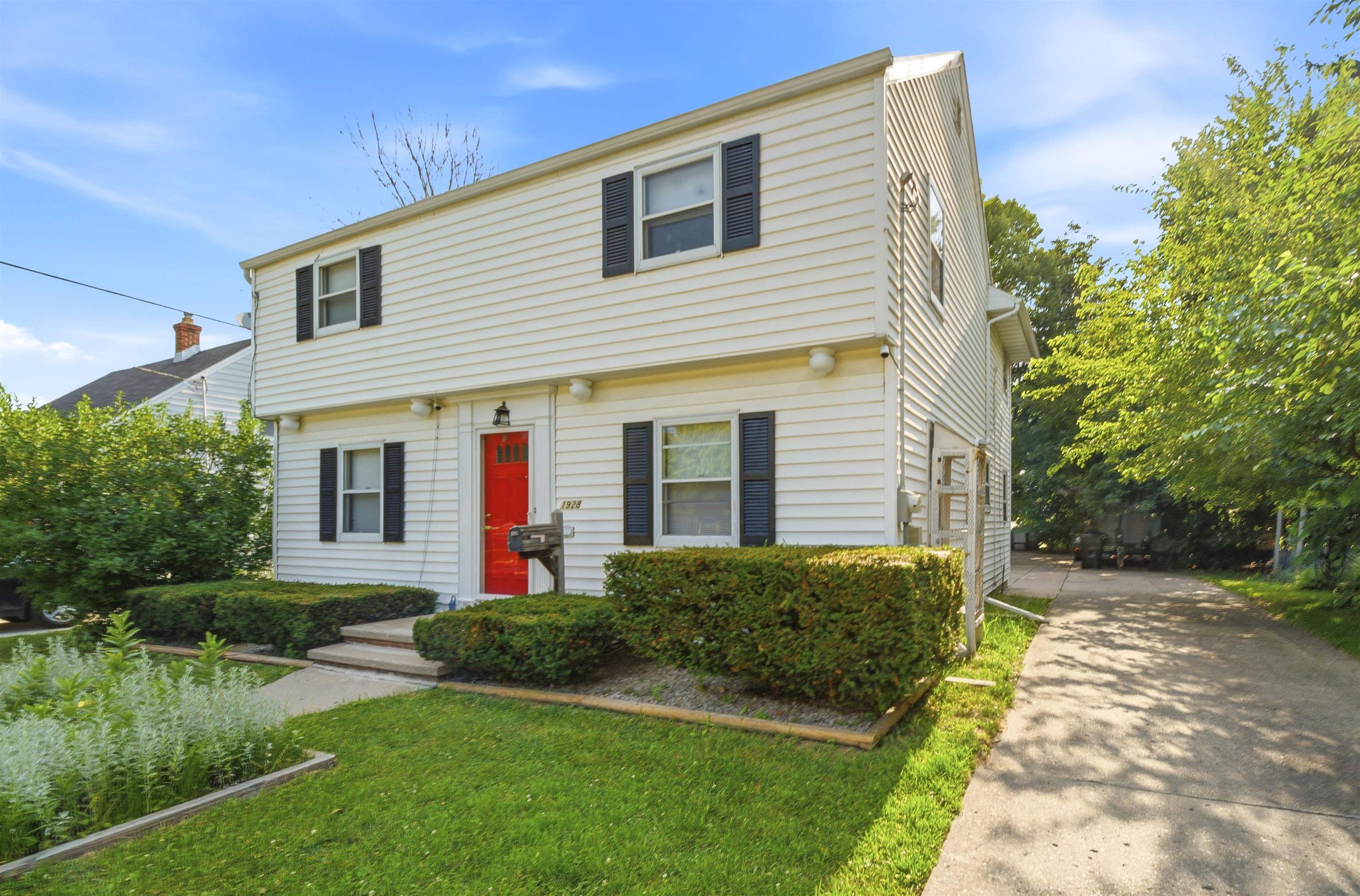 1928 S Lawe St, Appleton, WI 54915