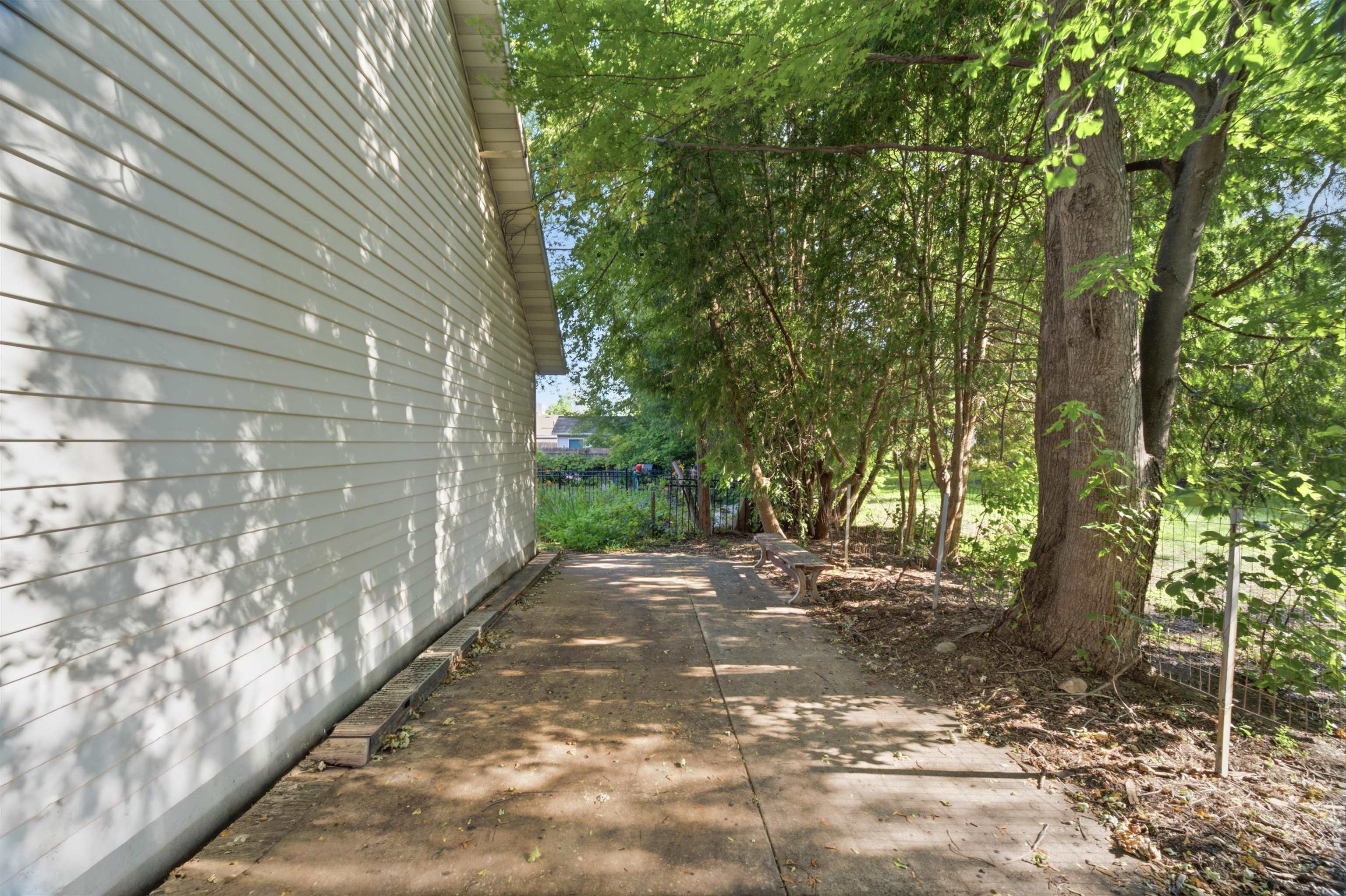 1928 S Lawe St, Appleton, WI 54915