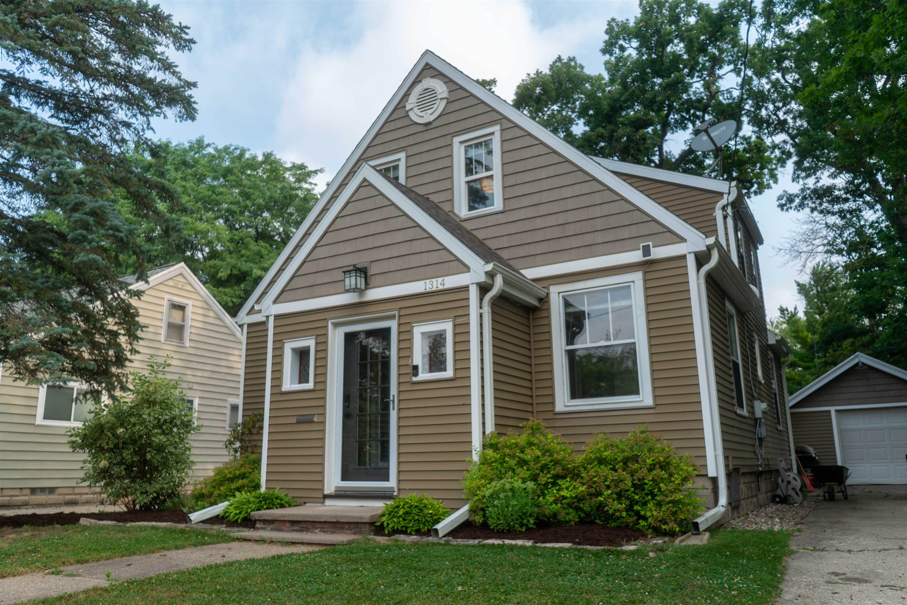 1314 W Pine St, Appleton, WI 54914