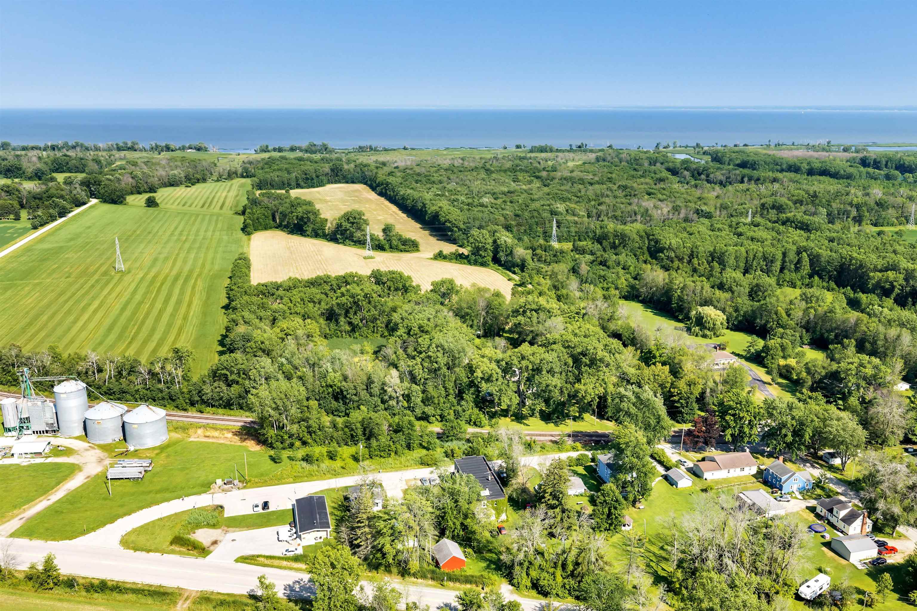 1139 Grosse Rd, Little Suamico, WI 54141