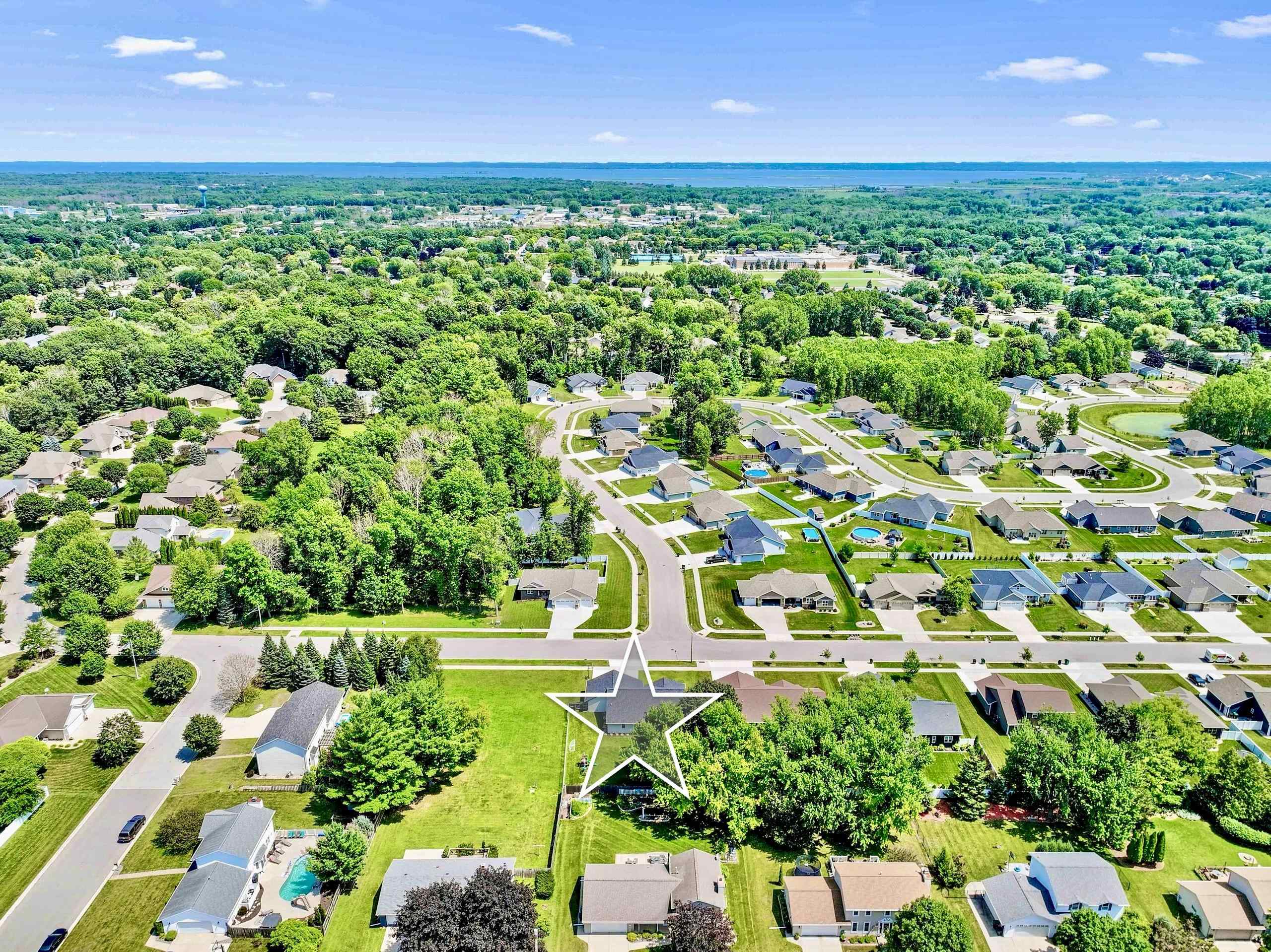 1285 Clementine Rd, Howard, WI 54313