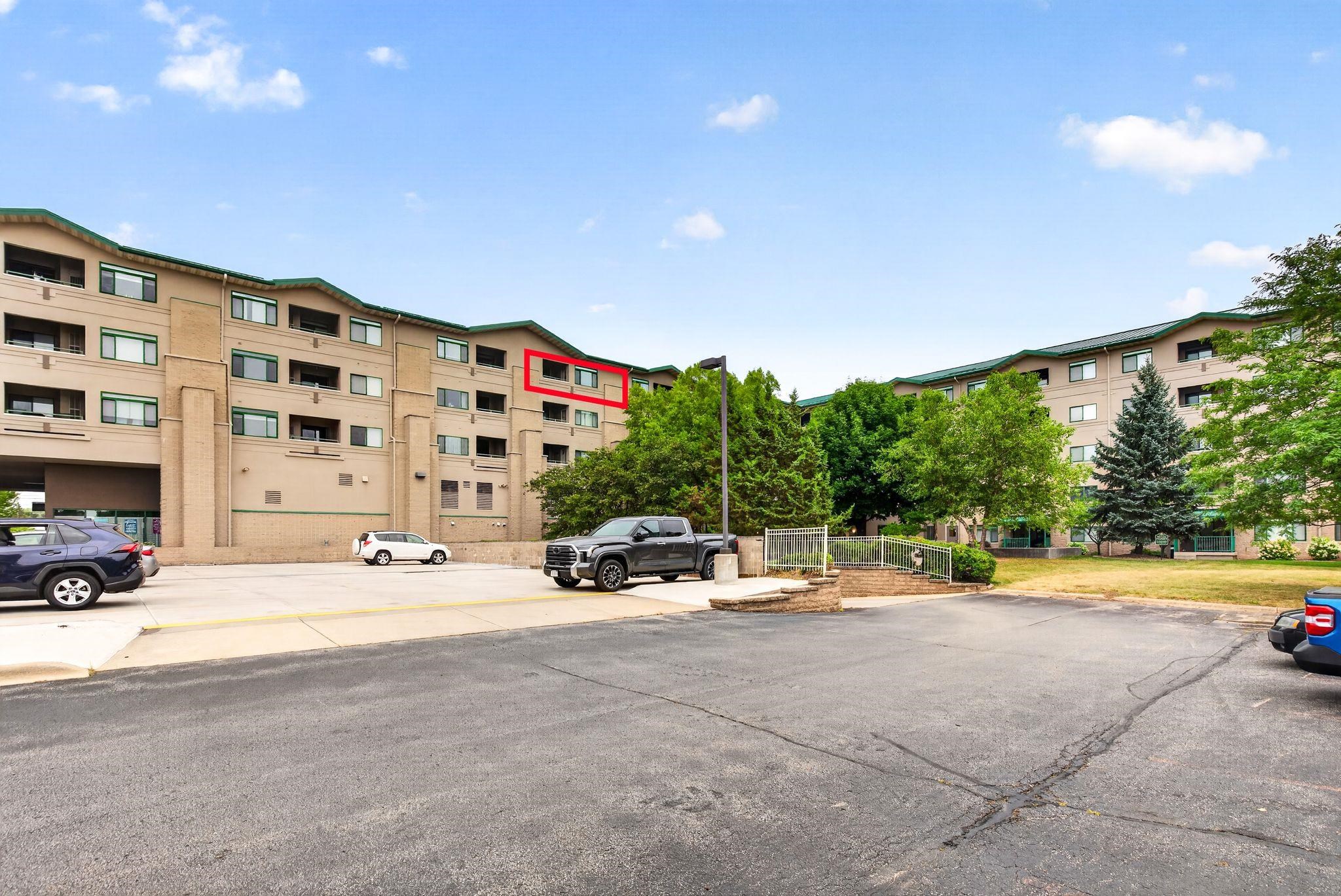 400 N Richmond St #425, Appleton, WI 54911