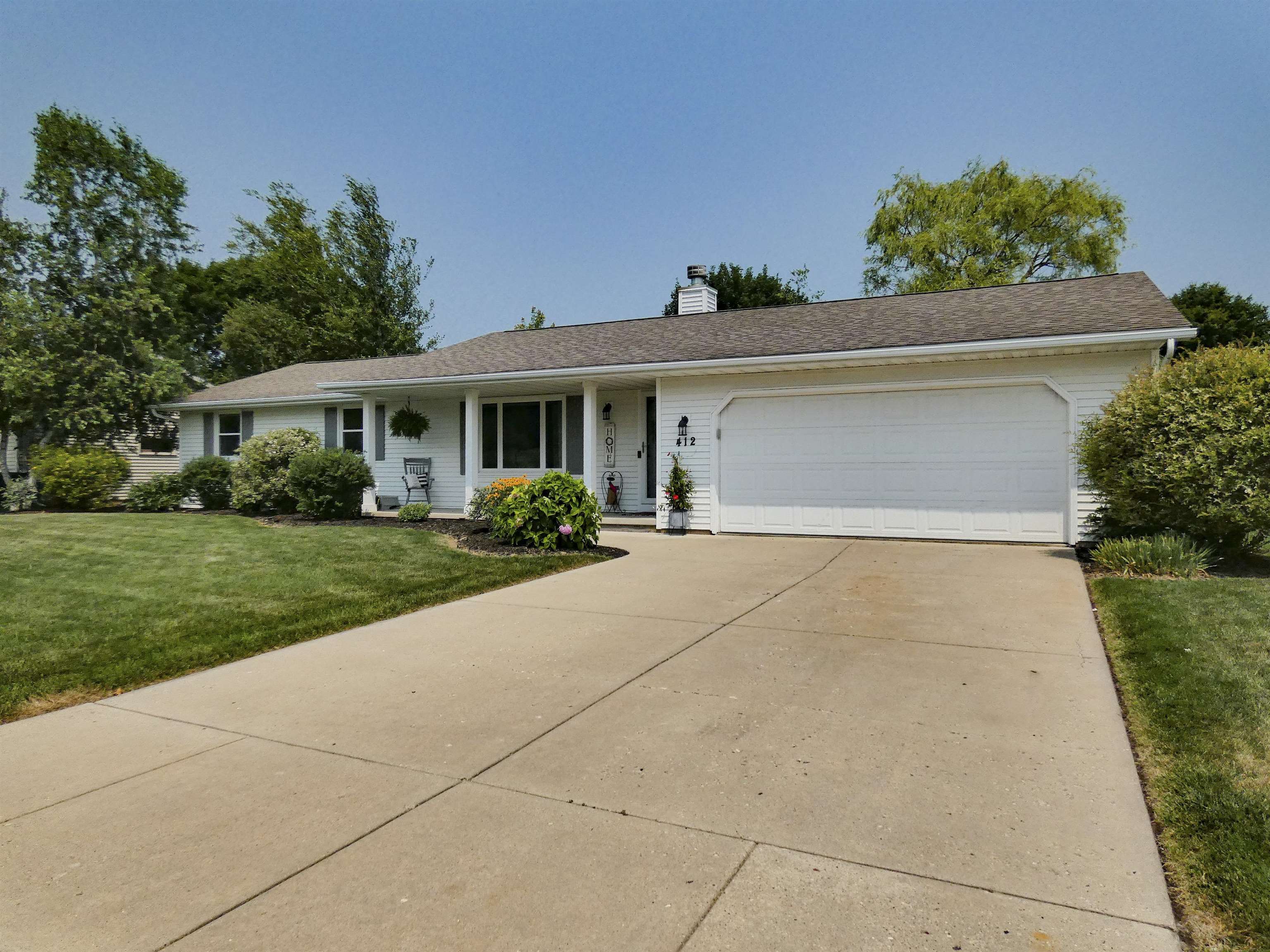 412 Dewey Decker Dr, Green Bay, WI 54313