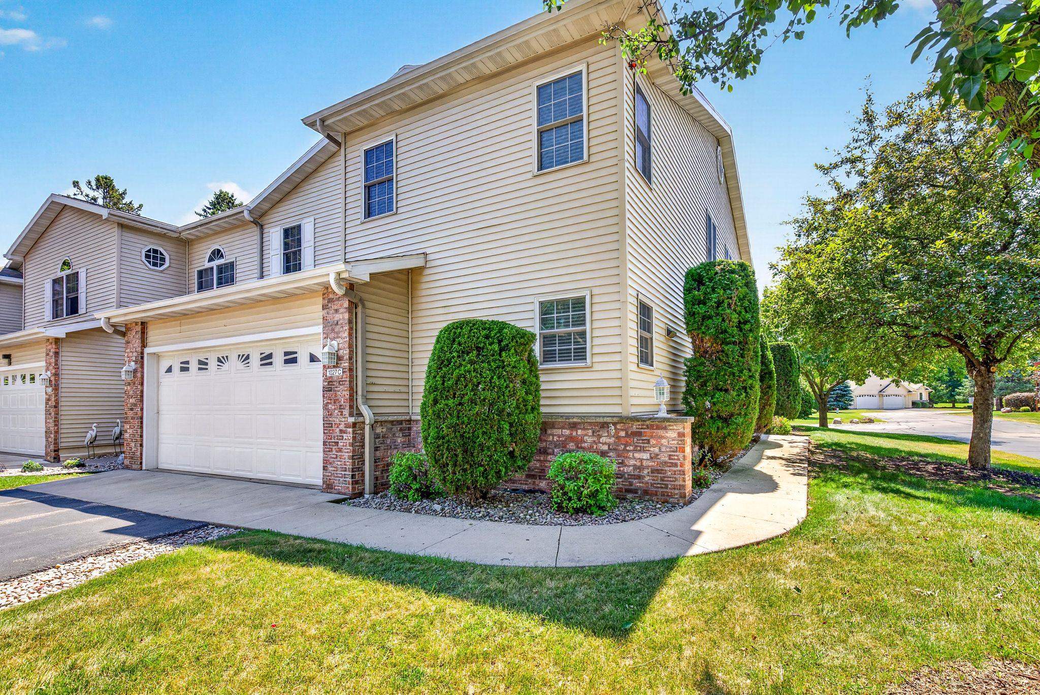 1027 E Green Tree Ct, Appleton, WI 54915