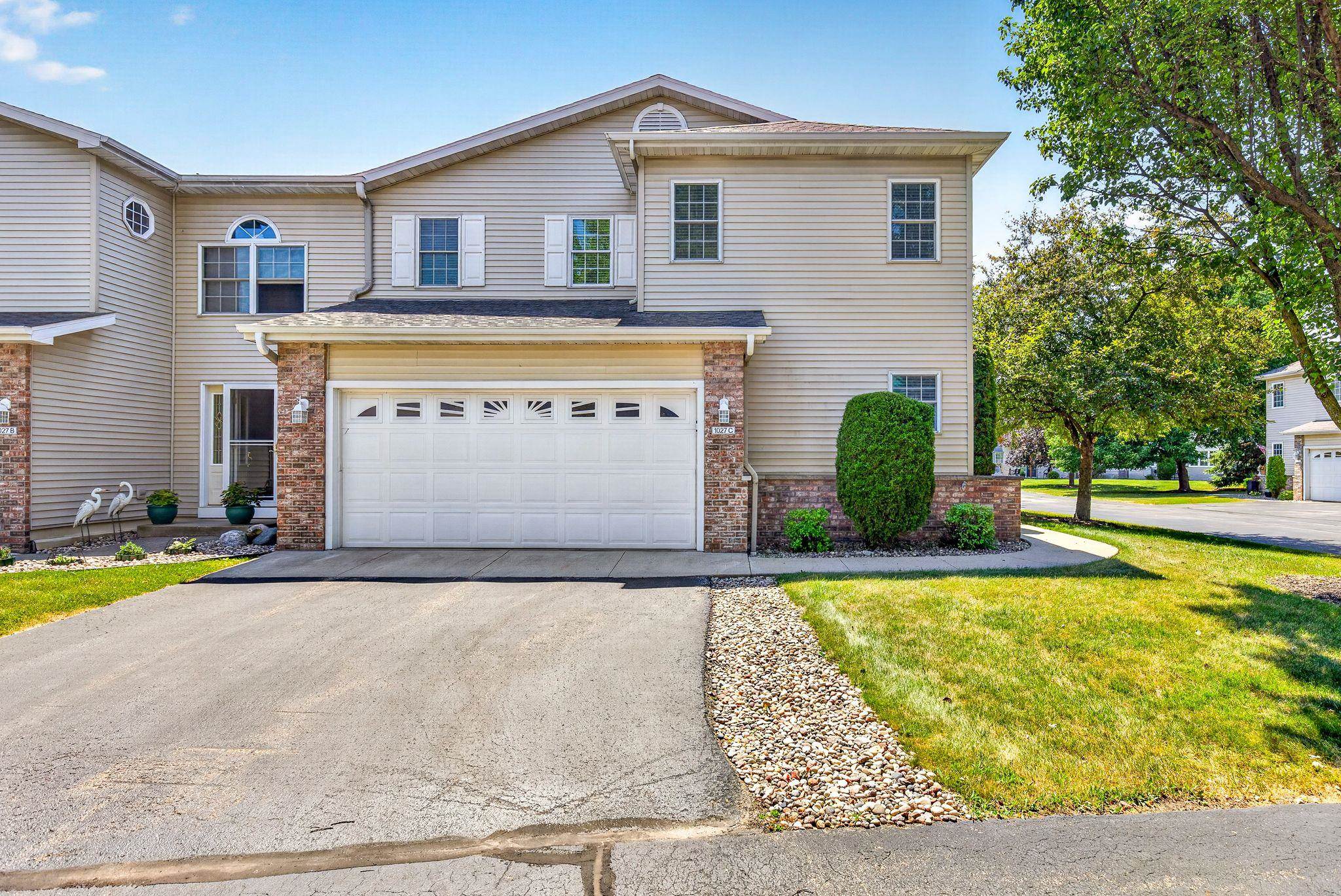 1027 E Green Tree Ct, Appleton, WI 54915