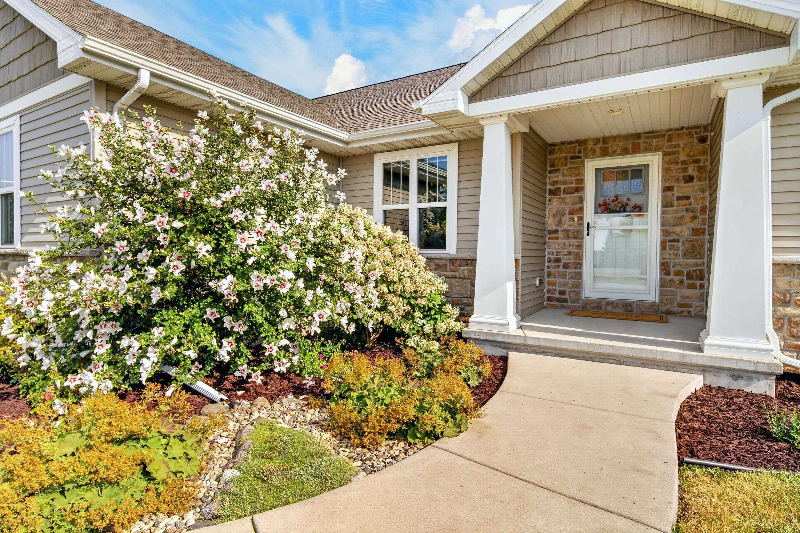 5148 High Point Dr, Winneconne, WI 54986