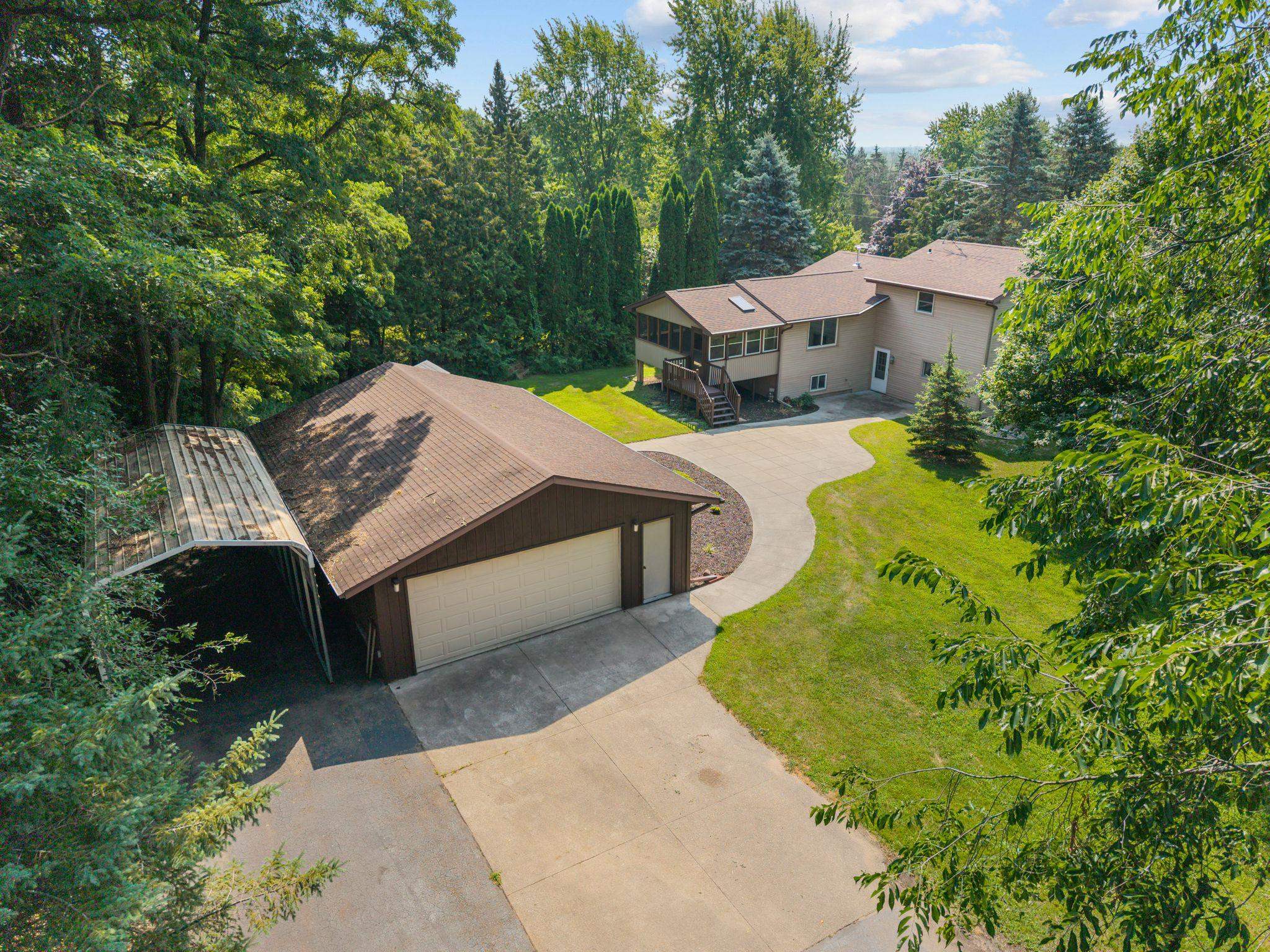 N3868 Mosquito Hill Rd, New London, WI 54961-9106