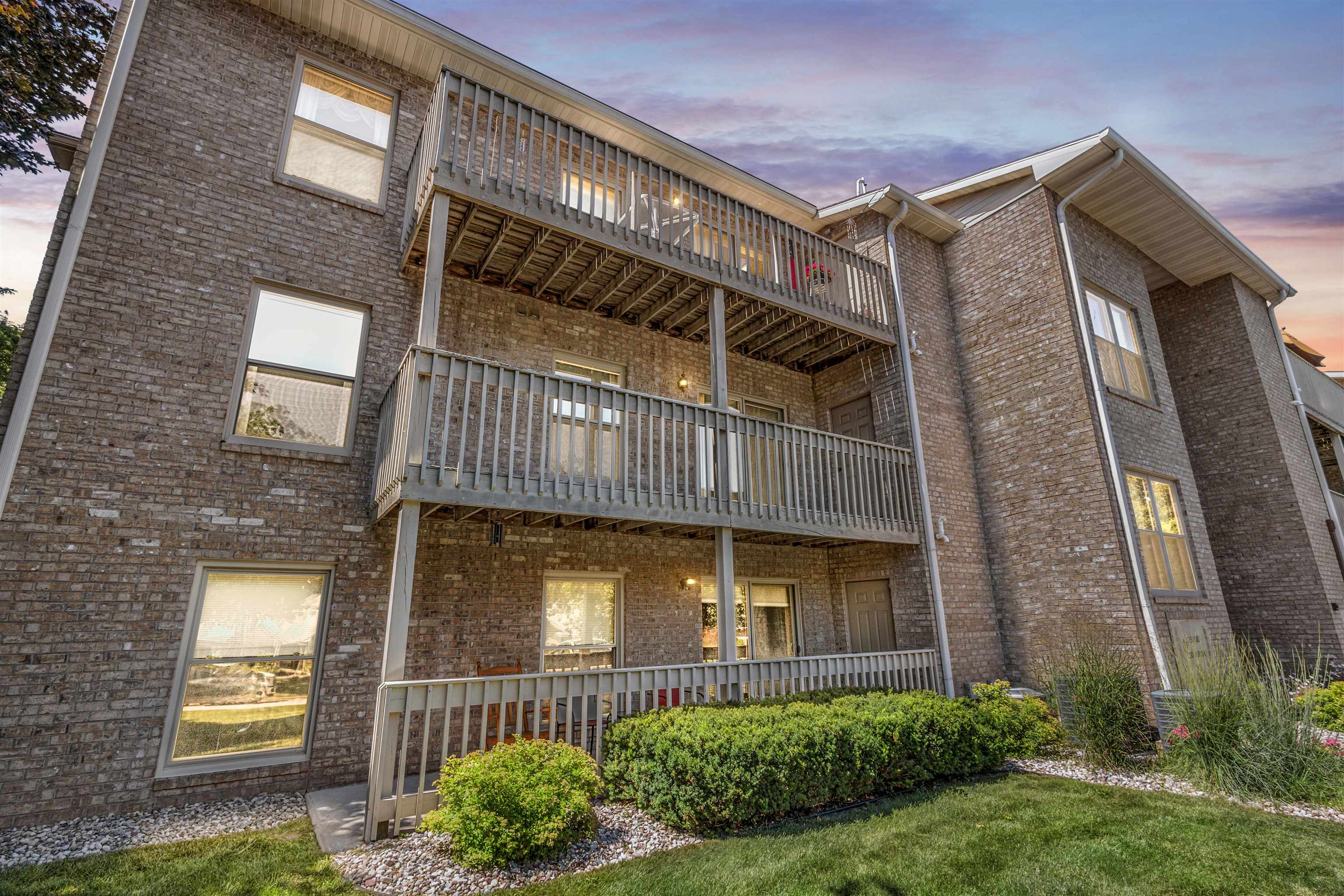 1600 Rustic Oaks Ct #11, Green Bay, WI 54301