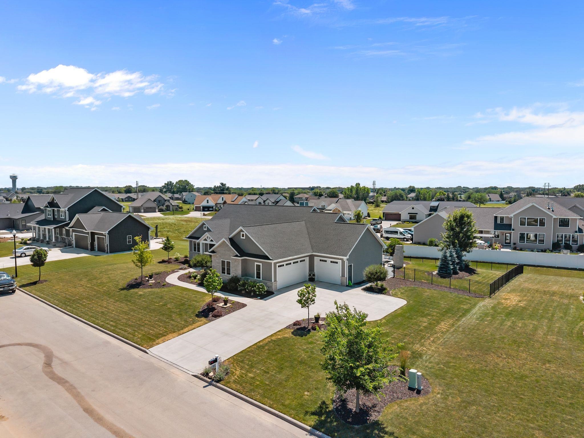 3001 W Old Oak Dr, Appleton, WI 54913