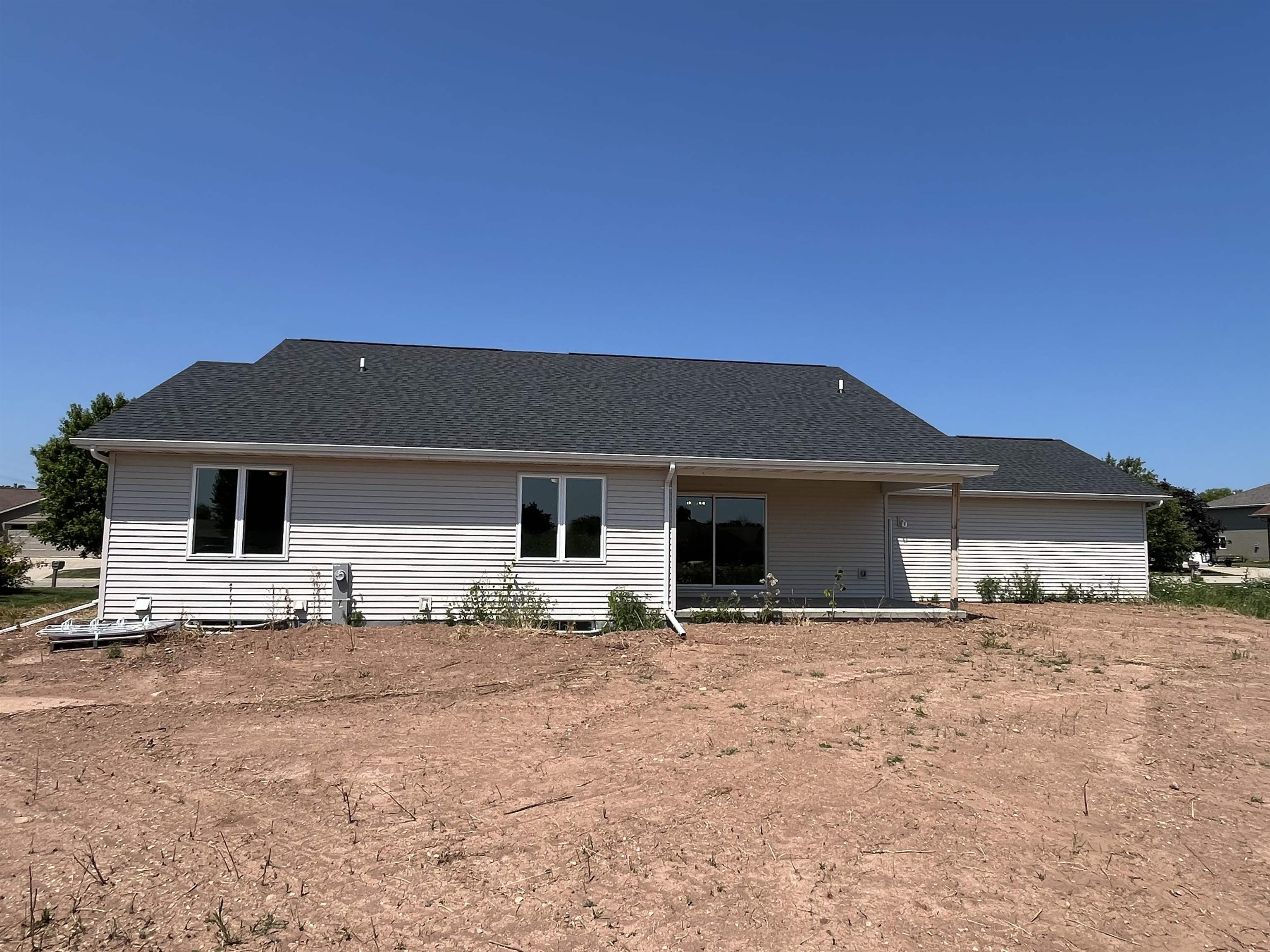 1430 Caroline Dr, New London, WI 54961-7317